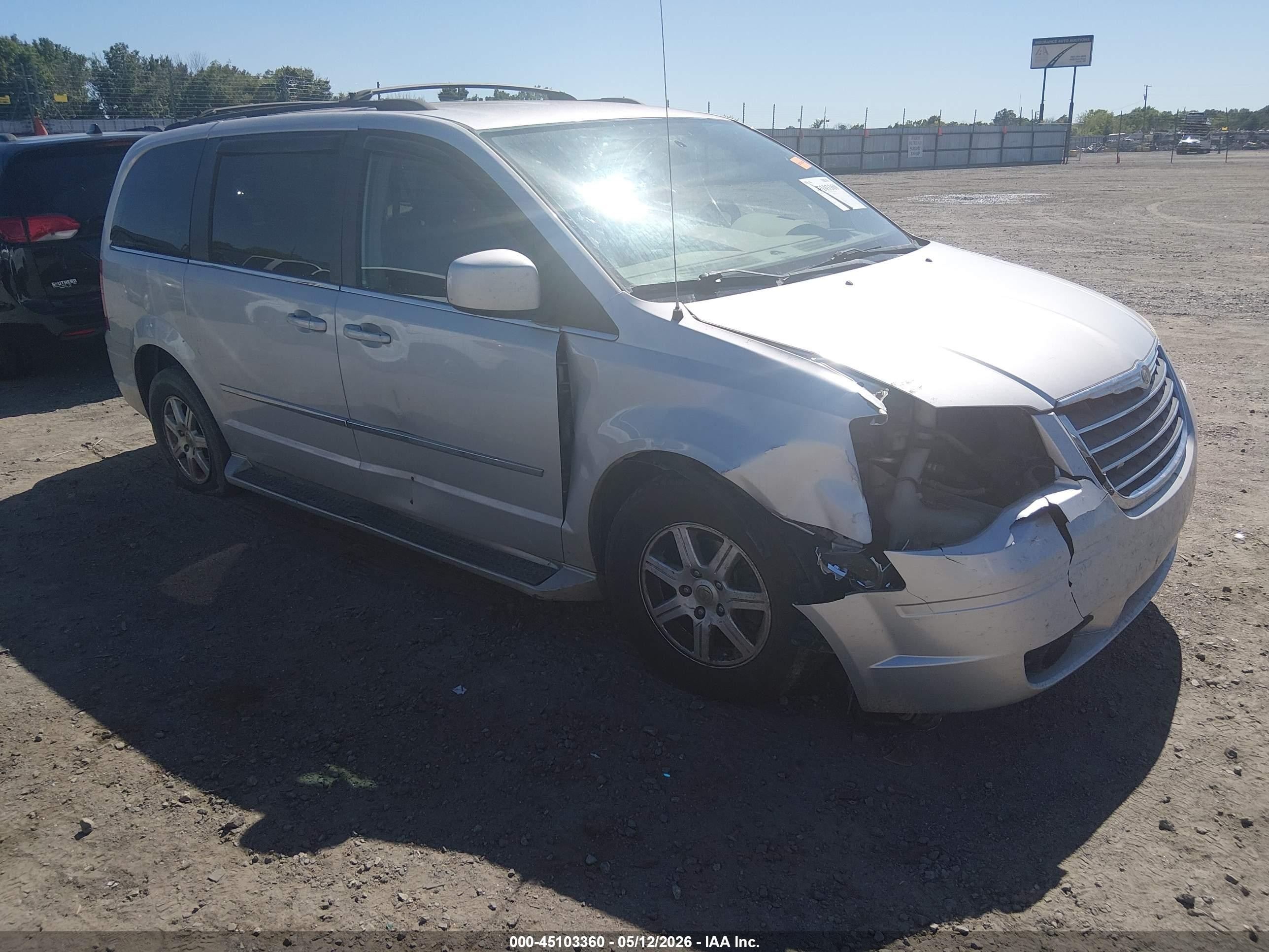 2010 Chrysler Town & Country Touring Silver vin: 2A4RR5D1XAR443237