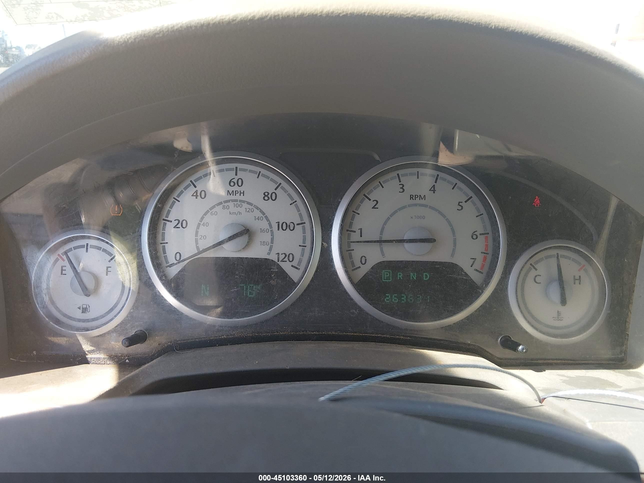2010 Chrysler Town & Country Touring Silver vin: 2A4RR5D1XAR443237