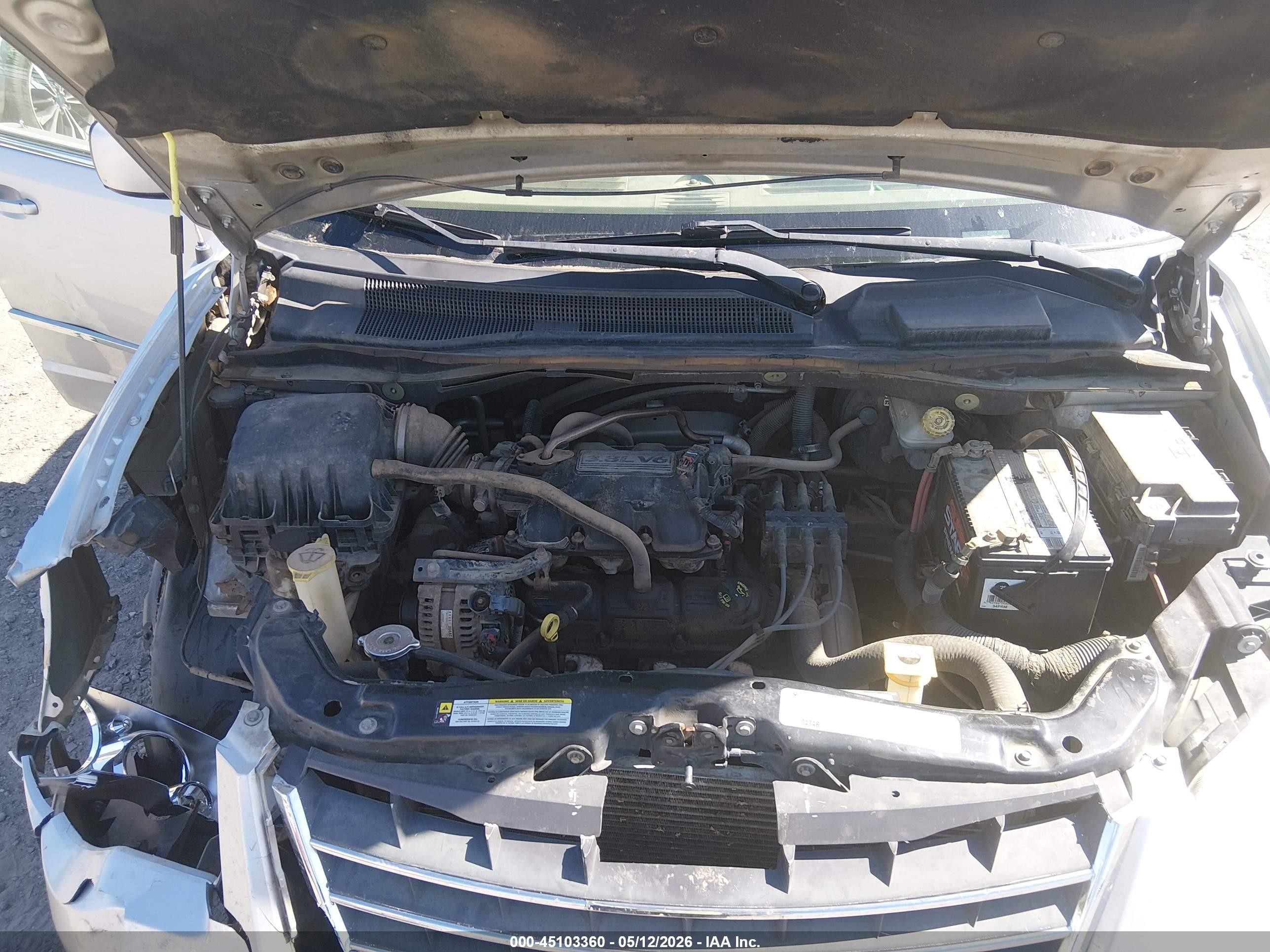 2010 Chrysler Town & Country Touring Silver vin: 2A4RR5D1XAR443237