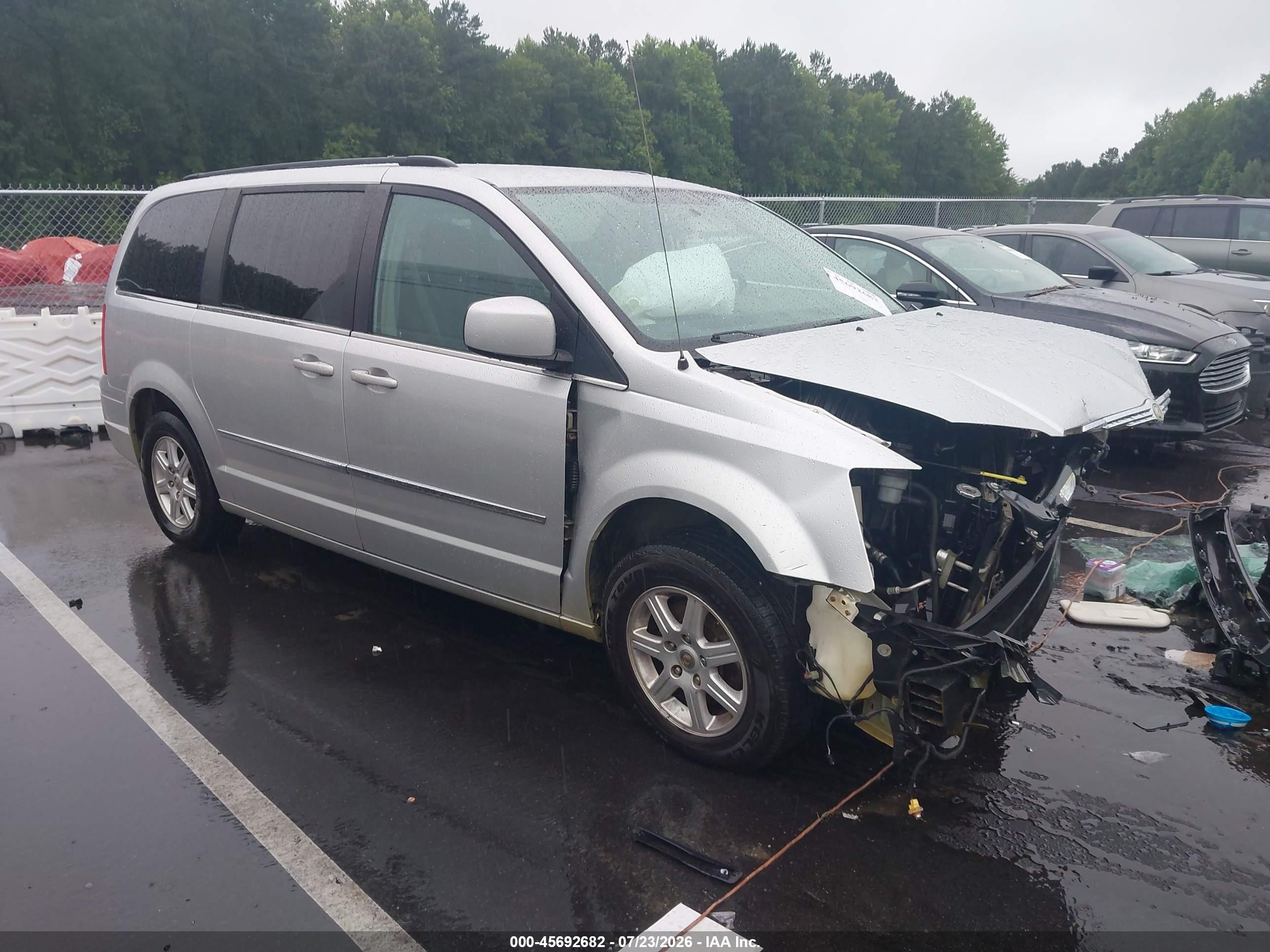 2010 Chrysler Town & Country Touring Silver vin: 2A4RR5D1XAR460460