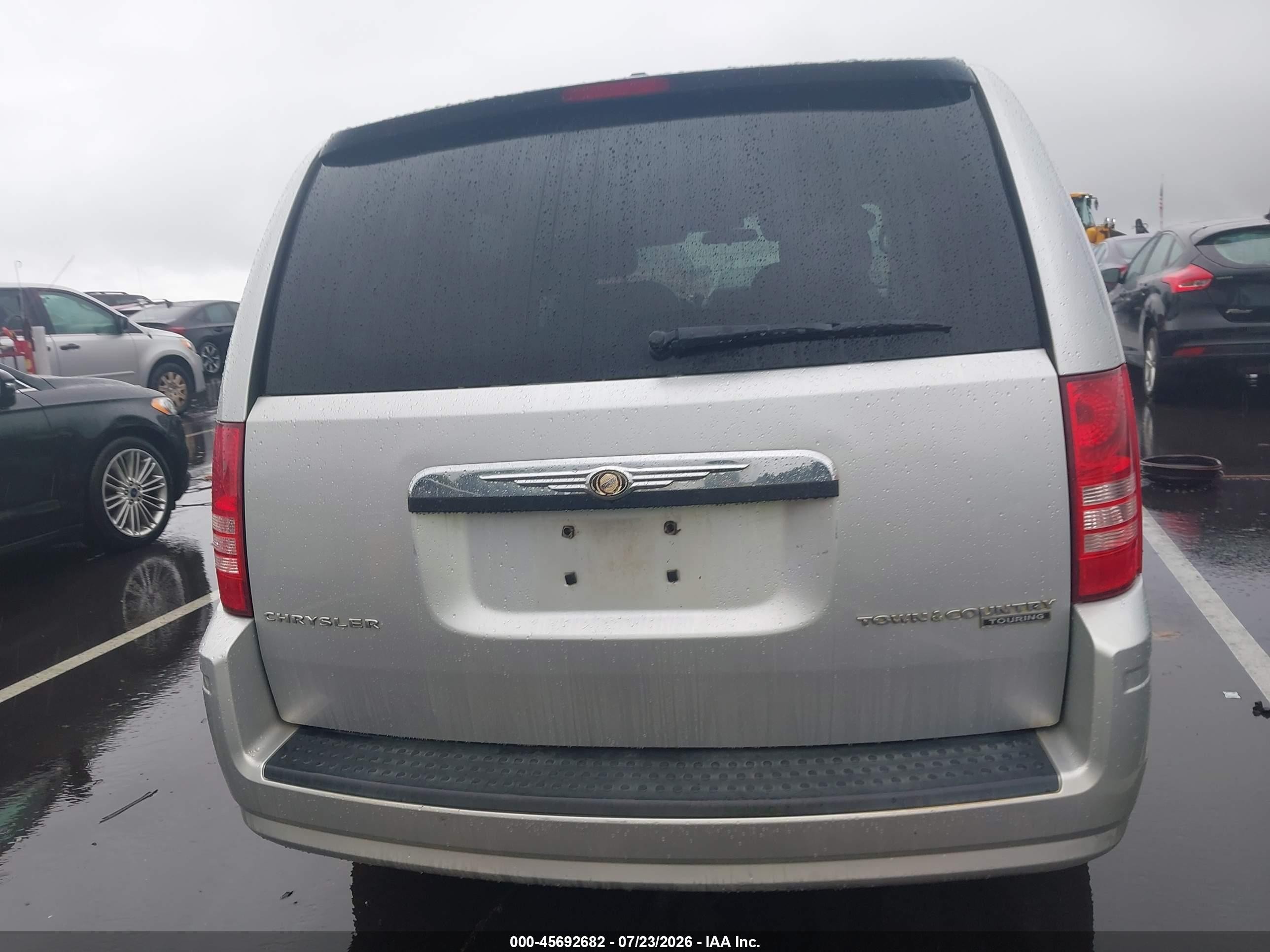2010 Chrysler Town & Country Touring Silver vin: 2A4RR5D1XAR460460