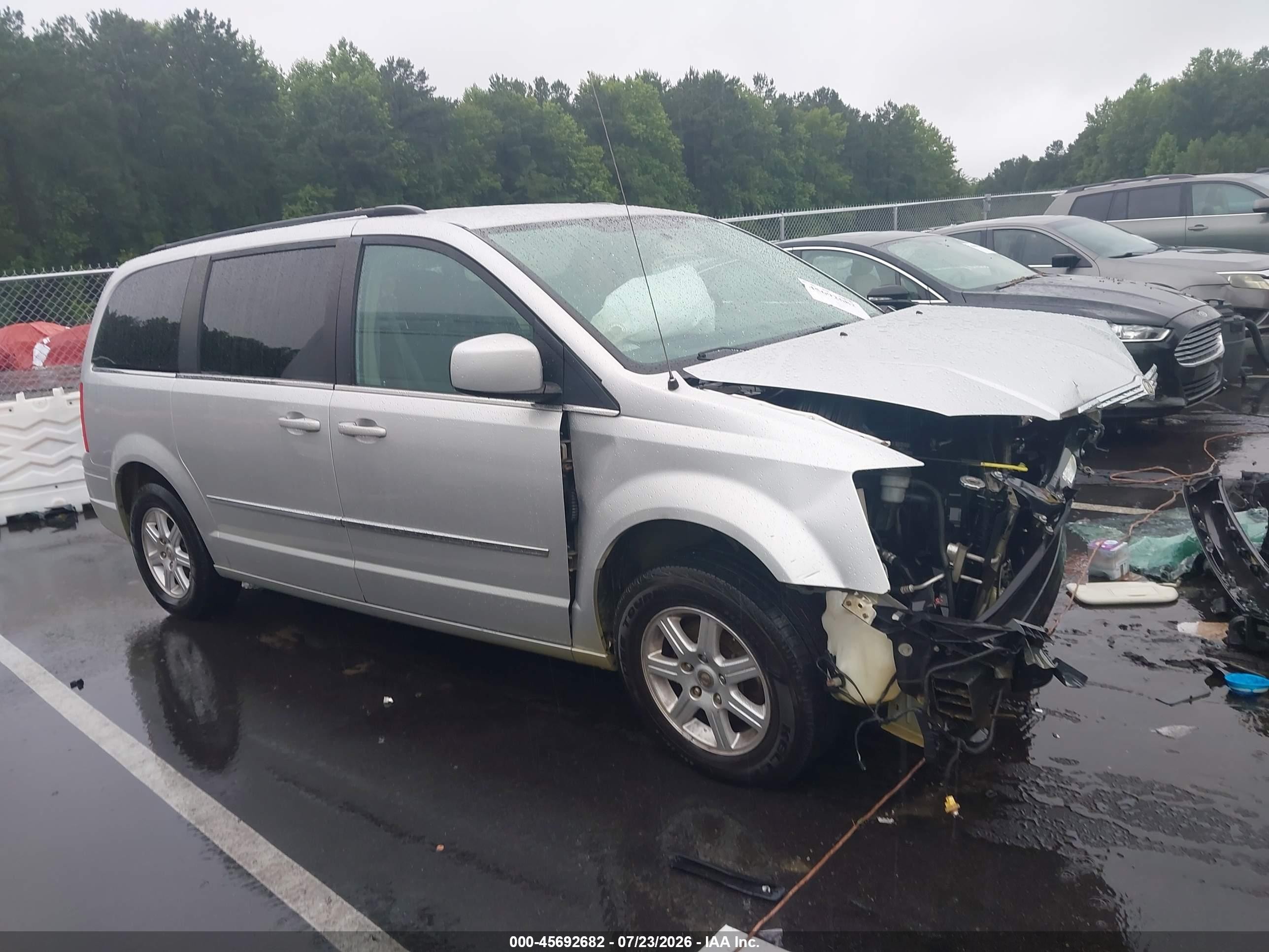 2010 Chrysler Town & Country Touring Silver vin: 2A4RR5D1XAR460460