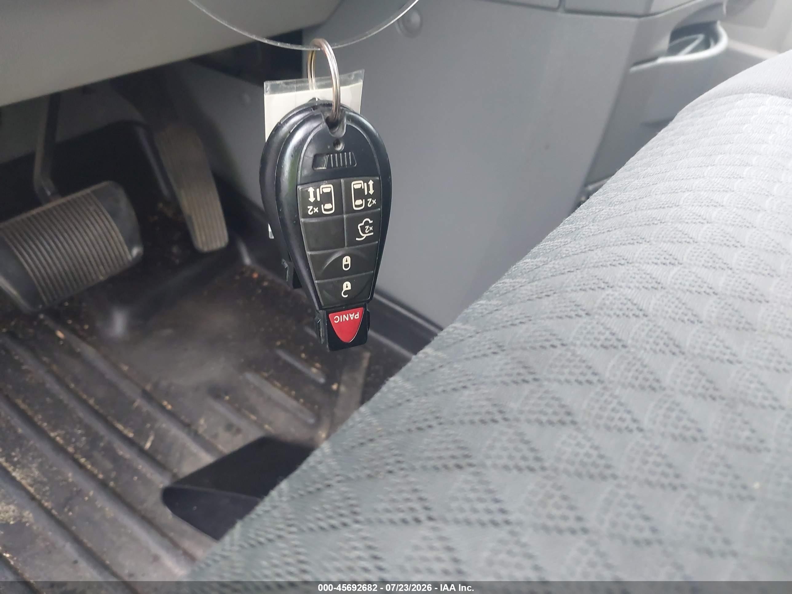 2010 Chrysler Town & Country Touring Silver vin: 2A4RR5D1XAR460460