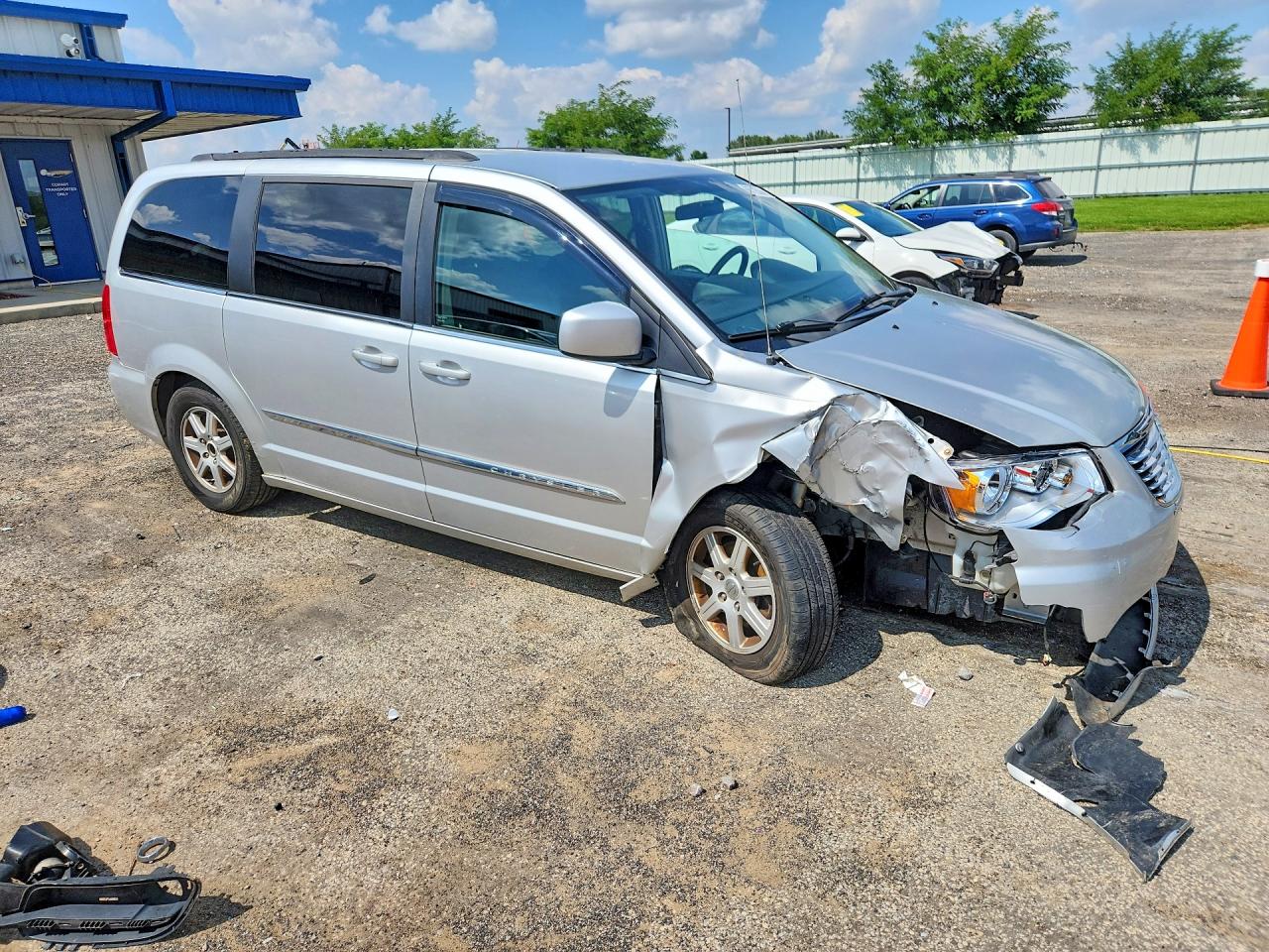 2011 Chrysler Town & Country Touring Silver vin: 2A4RR5DG0BR607889