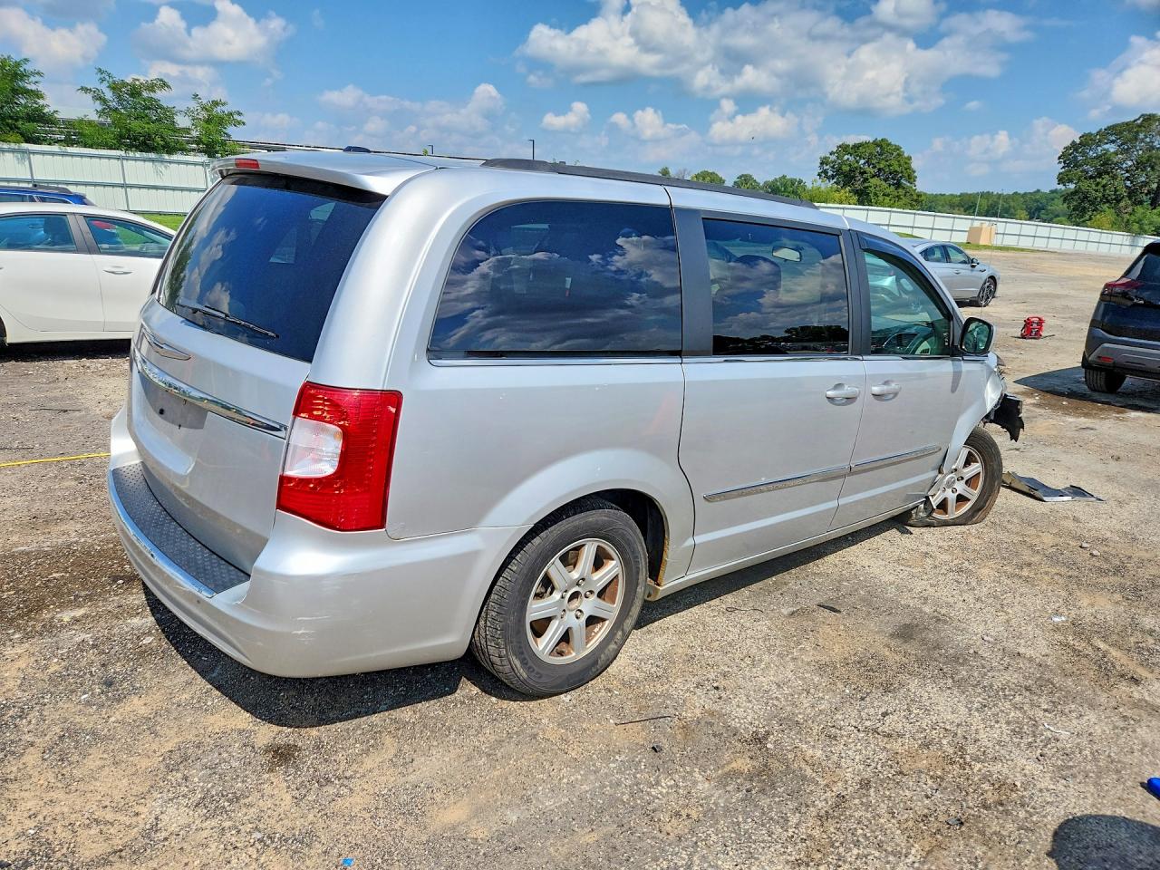 2011 Chrysler Town & Country Touring Silver vin: 2A4RR5DG0BR607889