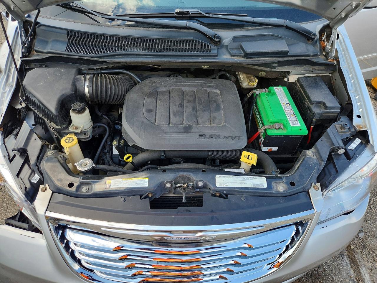 2011 Chrysler Town & Country Touring Silver vin: 2A4RR5DG0BR607889