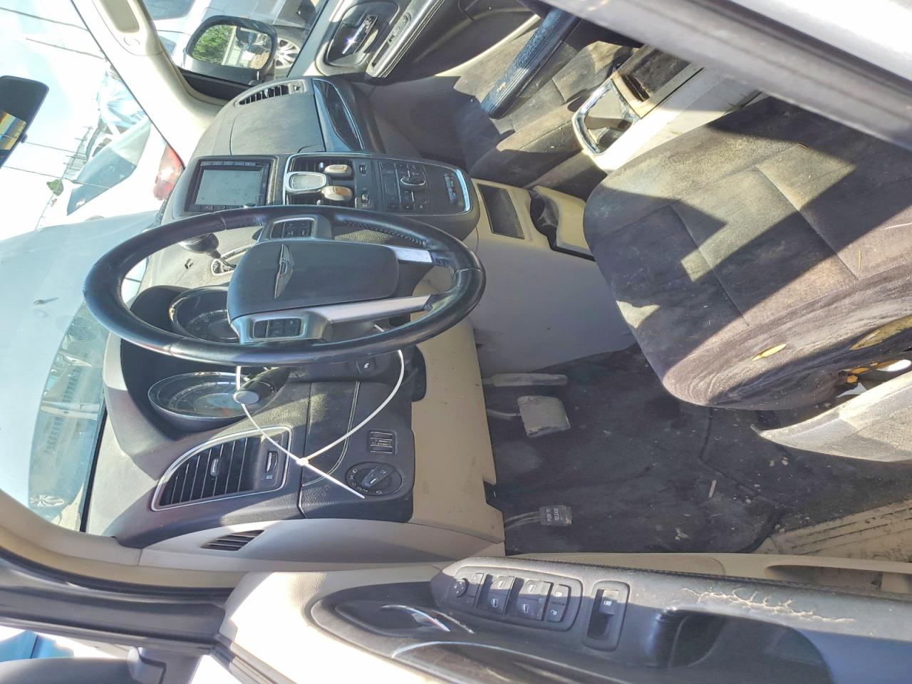 2011 Chrysler Town & Country Touring Silver vin: 2A4RR5DG0BR623557