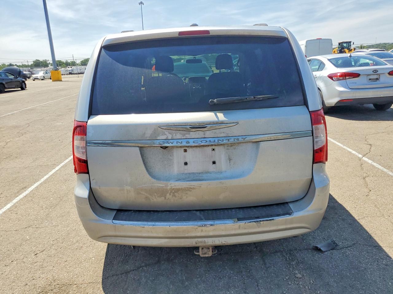 2011 Chrysler Town & Country Touring Silver vin: 2A4RR5DG0BR623557
