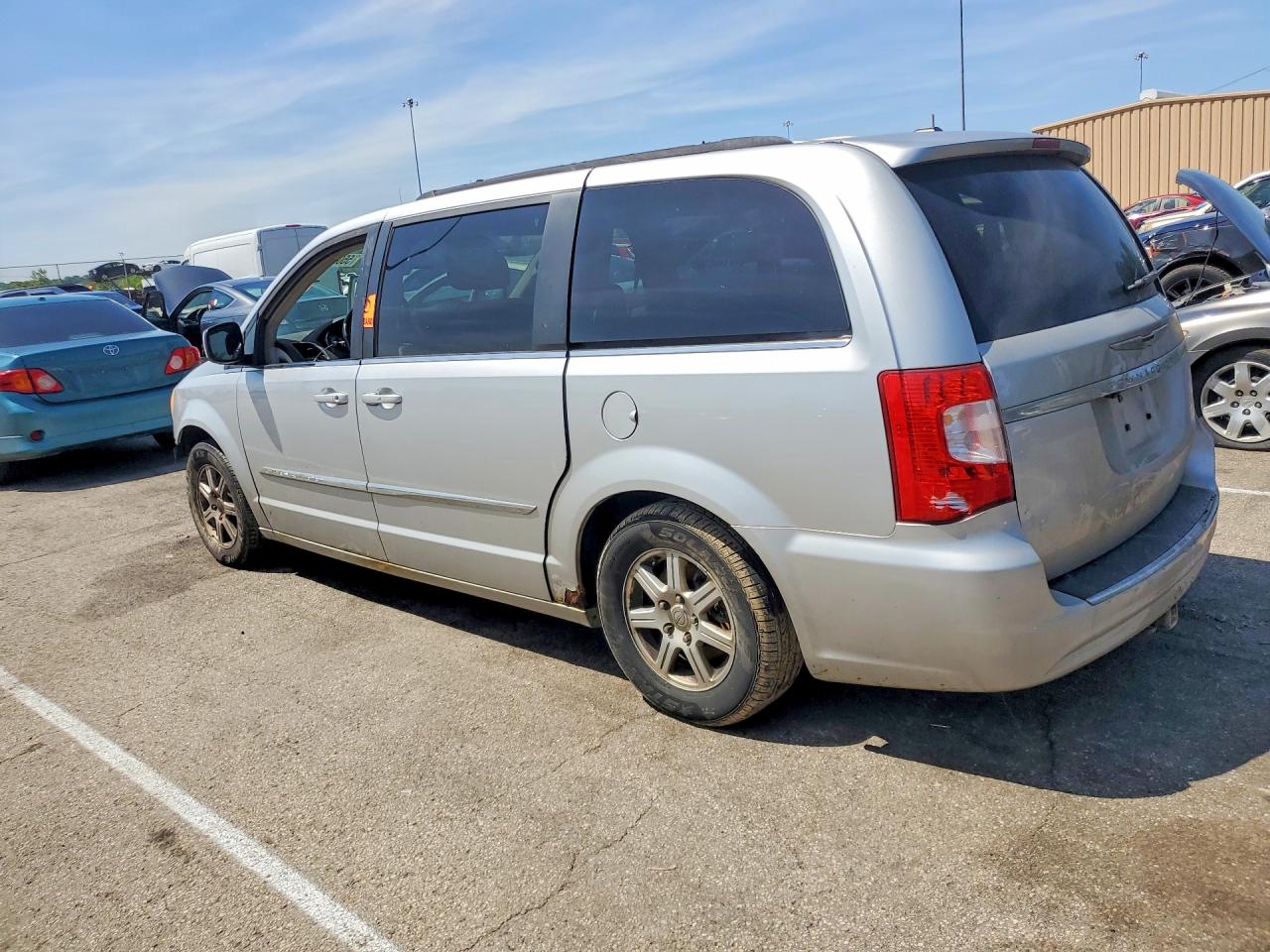 2011 Chrysler Town & Country Touring Silver vin: 2A4RR5DG0BR623557