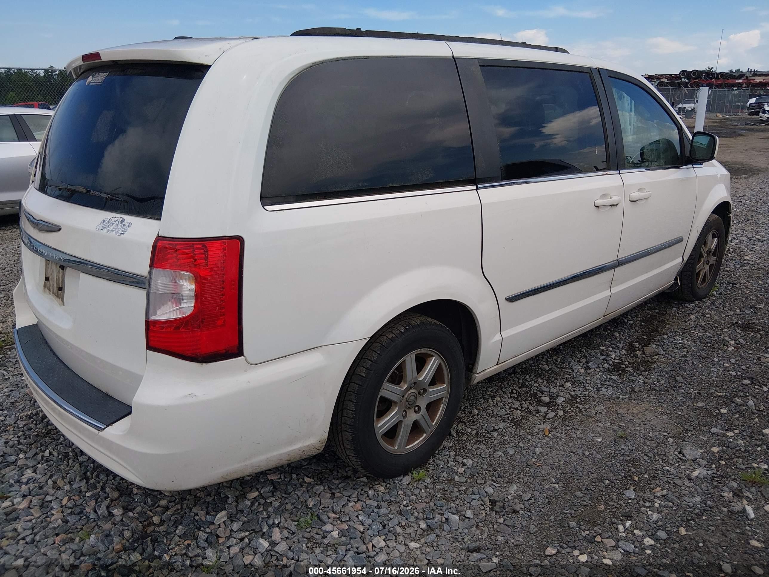 2011 Chrysler Town & Country Touring White vin: 2A4RR5DG0BR658065