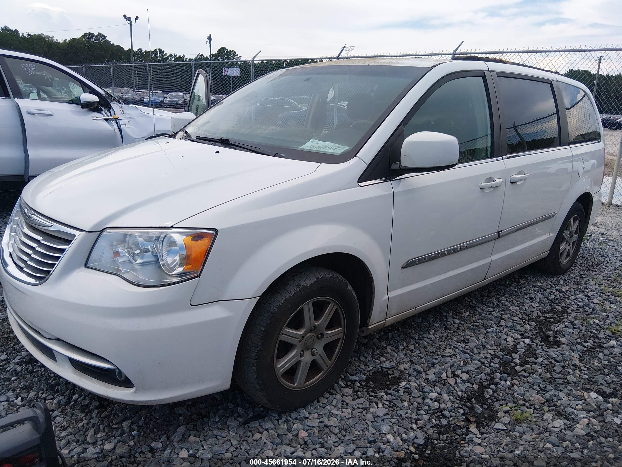 2011 Chrysler Town & Country Touring White vin: 2A4RR5DG0BR658065