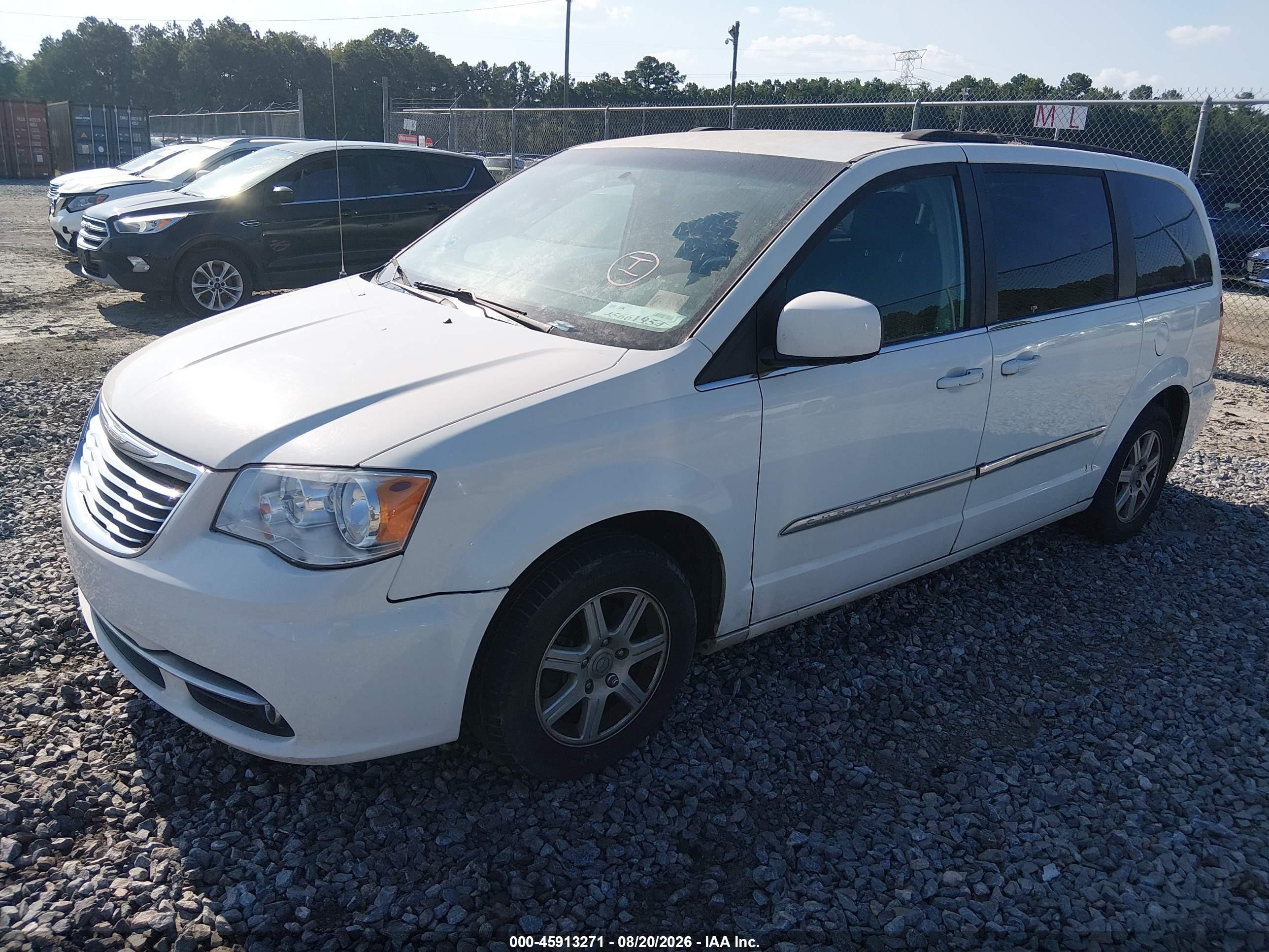 2011 Chrysler Town & Country Touring White vin: 2A4RR5DG0BR658065