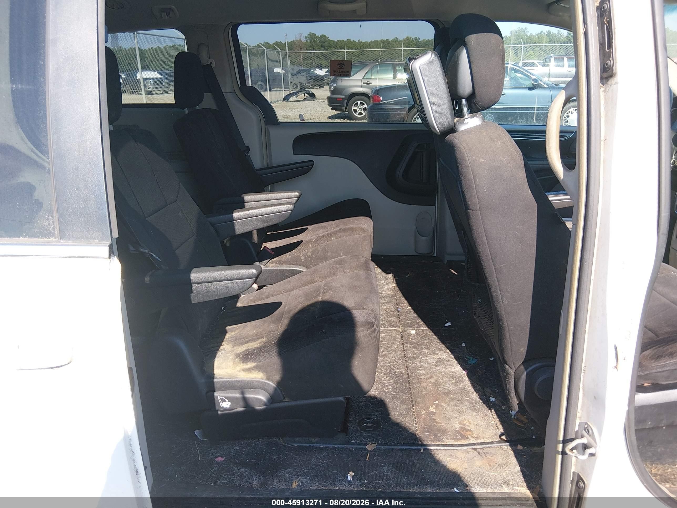 2011 Chrysler Town & Country Touring White vin: 2A4RR5DG0BR658065