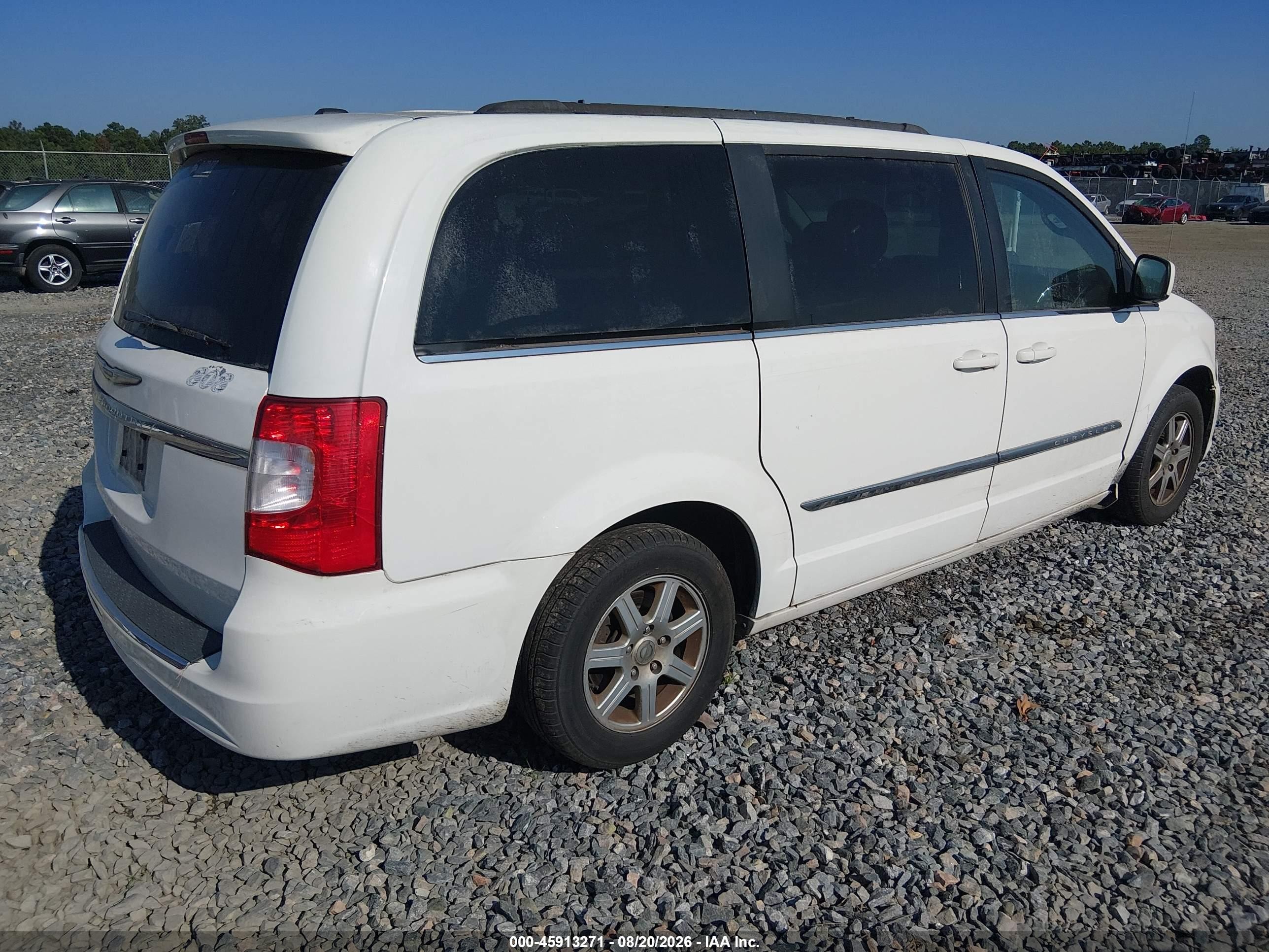 2011 Chrysler Town & Country Touring White vin: 2A4RR5DG0BR658065