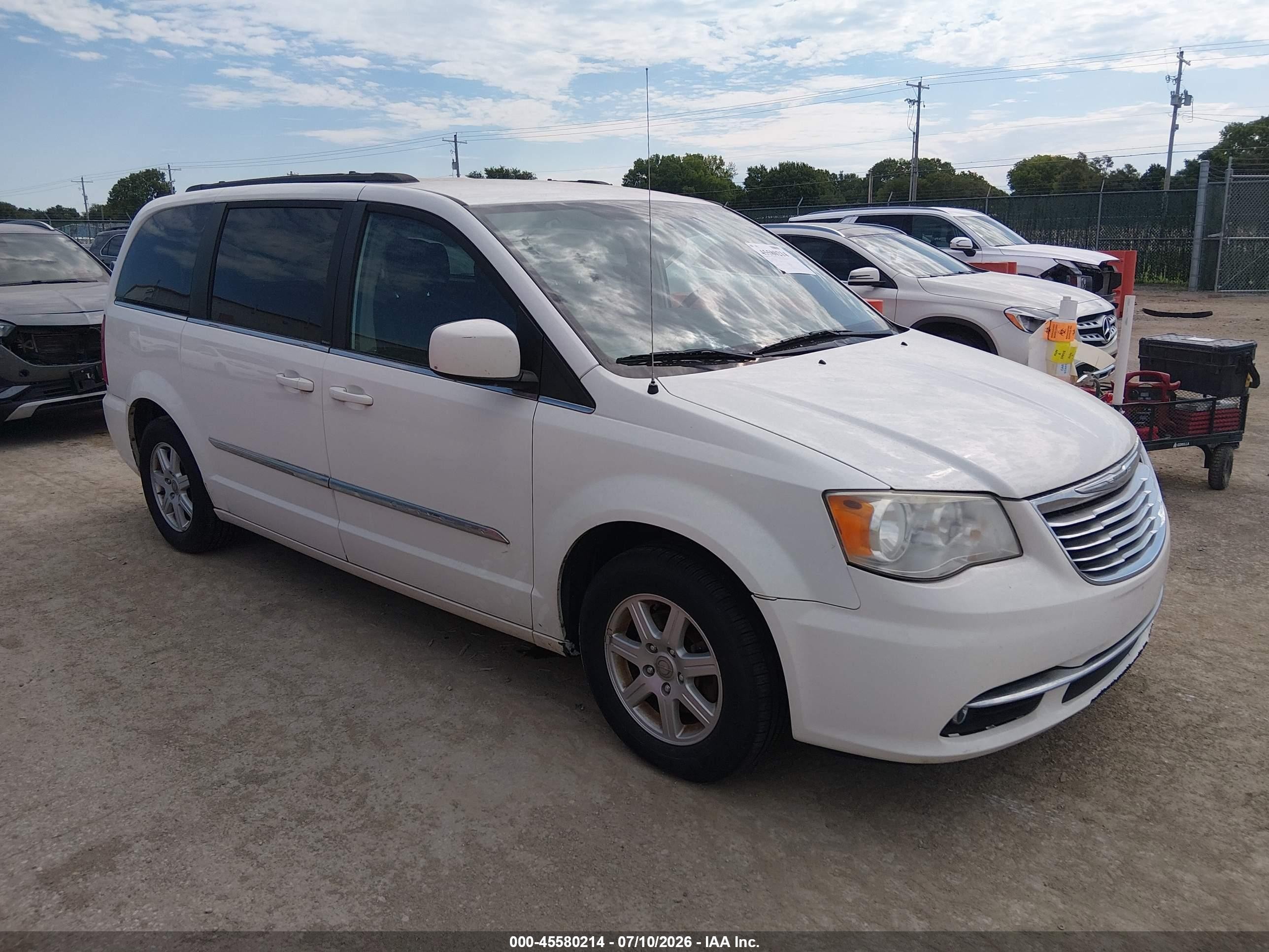 2011 Chrysler Town & Country Touring White vin: 2A4RR5DG0BR704946