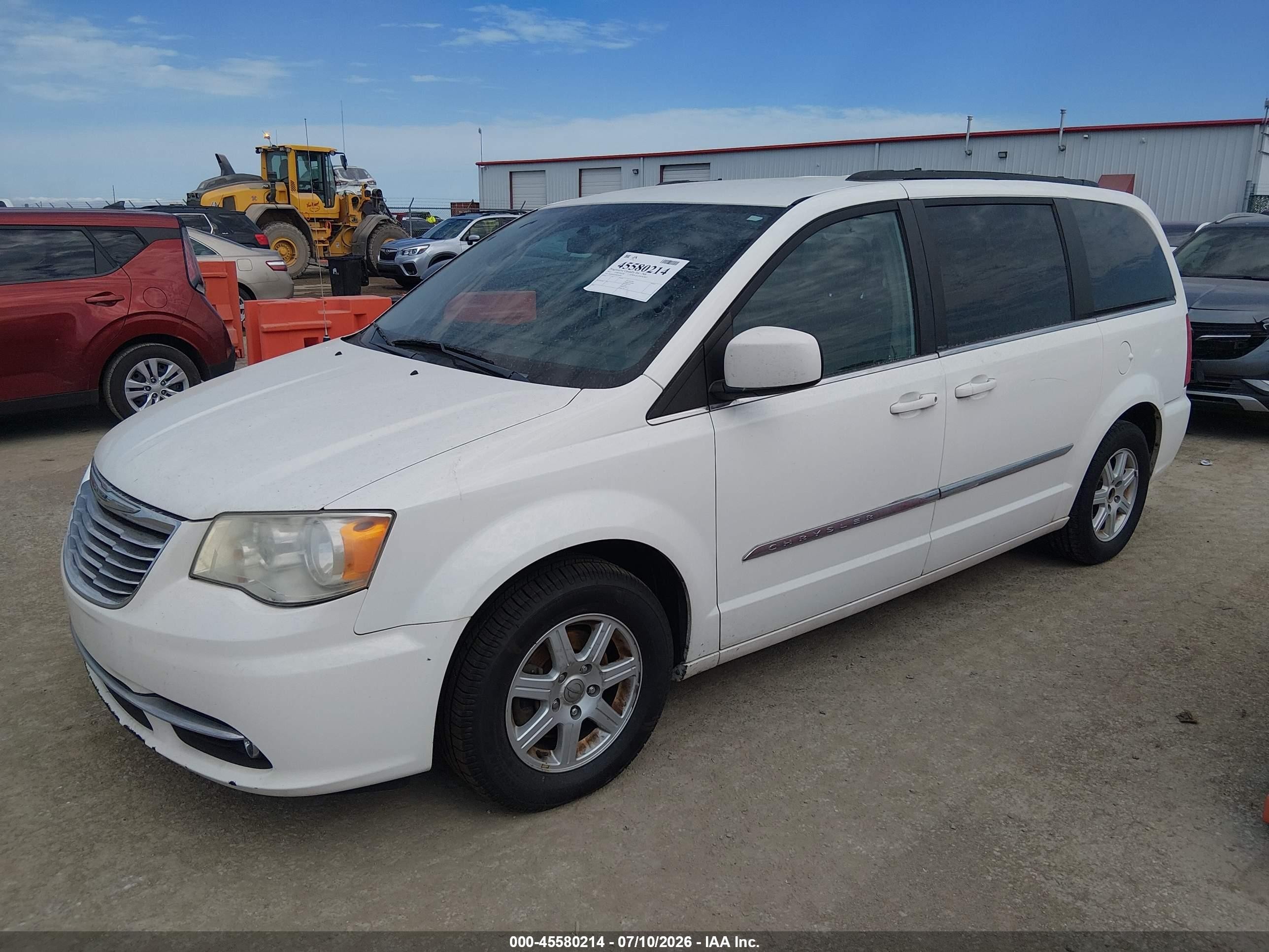 2011 Chrysler Town & Country Touring White vin: 2A4RR5DG0BR704946