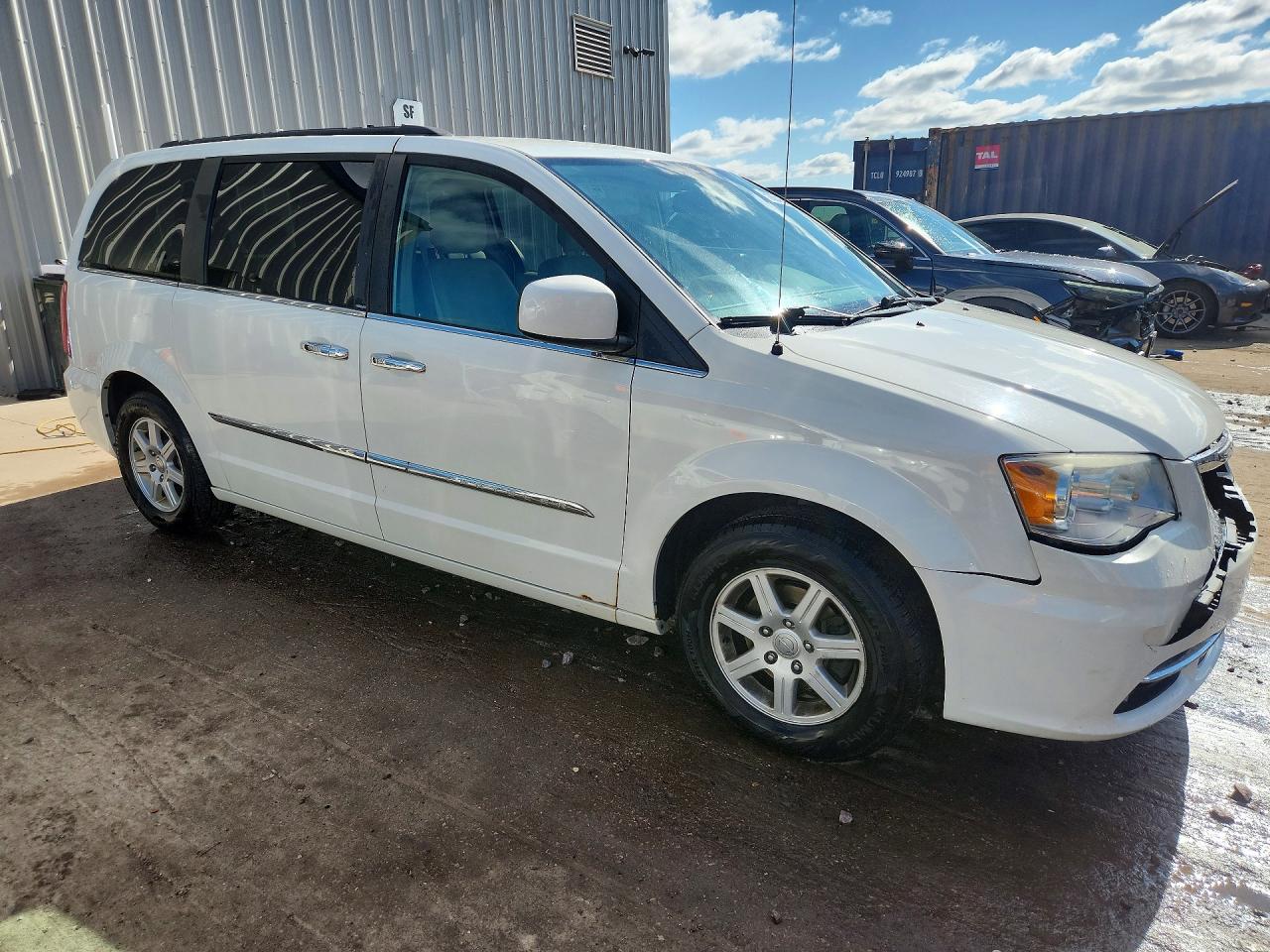 2011 Chrysler Town & Country Touring White vin: 2A4RR5DG0BR712612