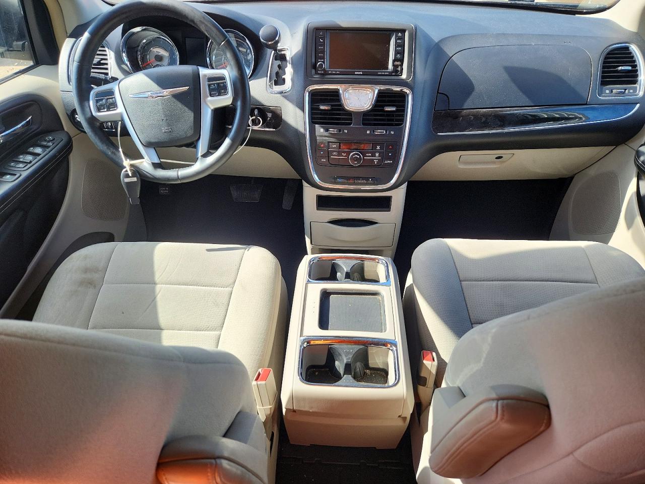 2011 Chrysler Town & Country Touring White vin: 2A4RR5DG0BR712612