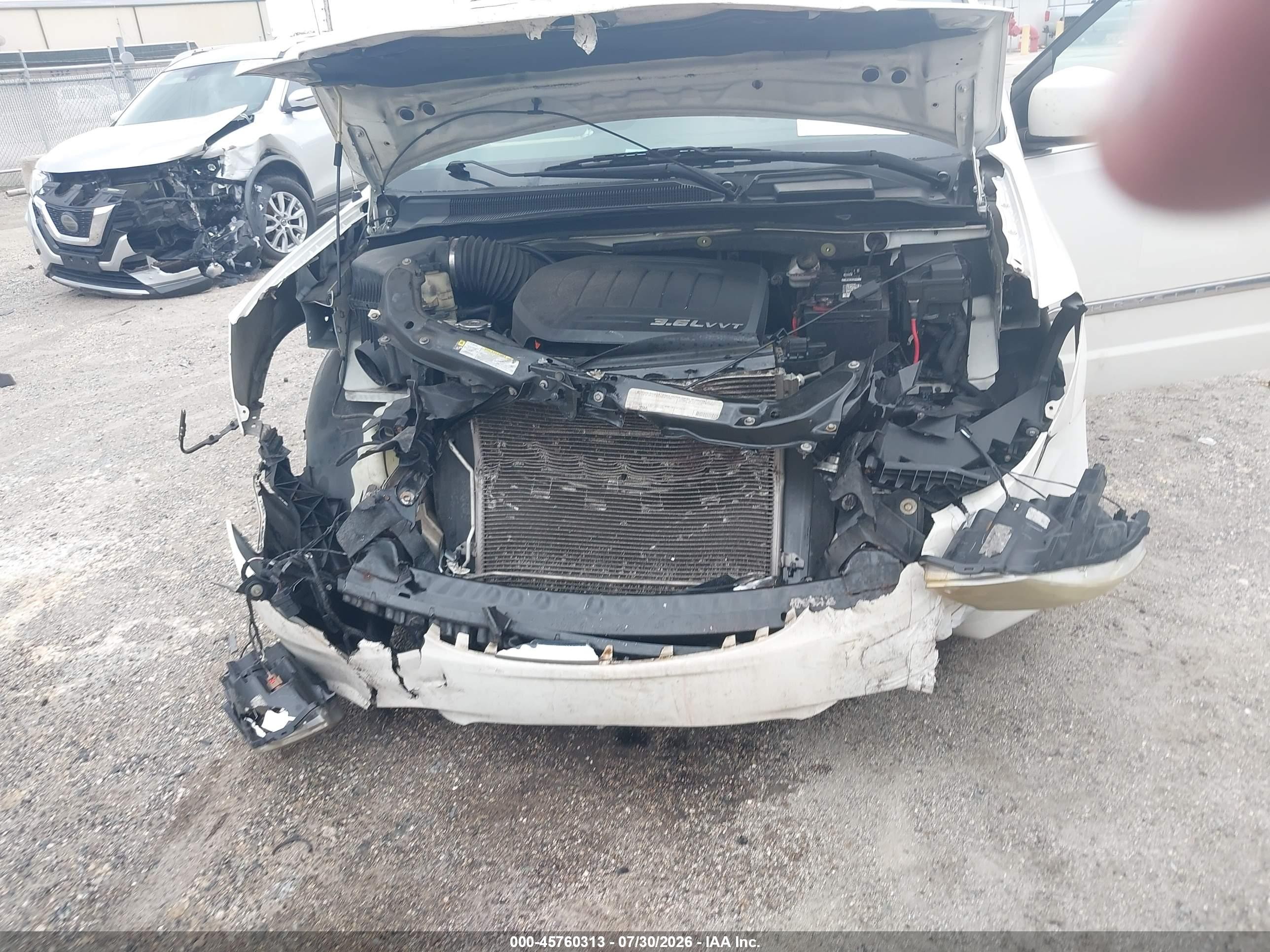 2011 Chrysler Town & Country Touring Белый vin: 2A4RR5DG1BR638357