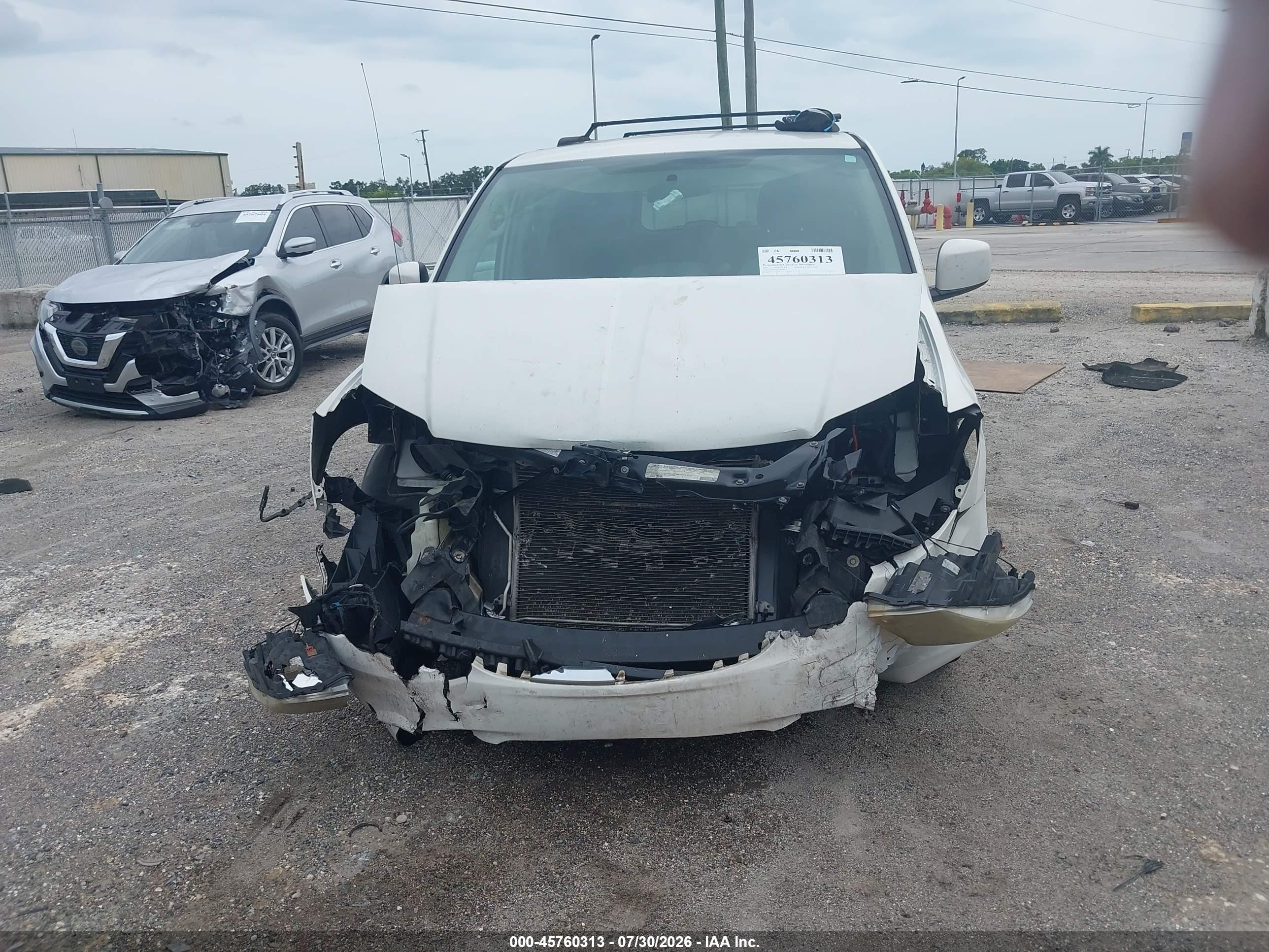 2011 Chrysler Town & Country Touring Белый vin: 2A4RR5DG1BR638357