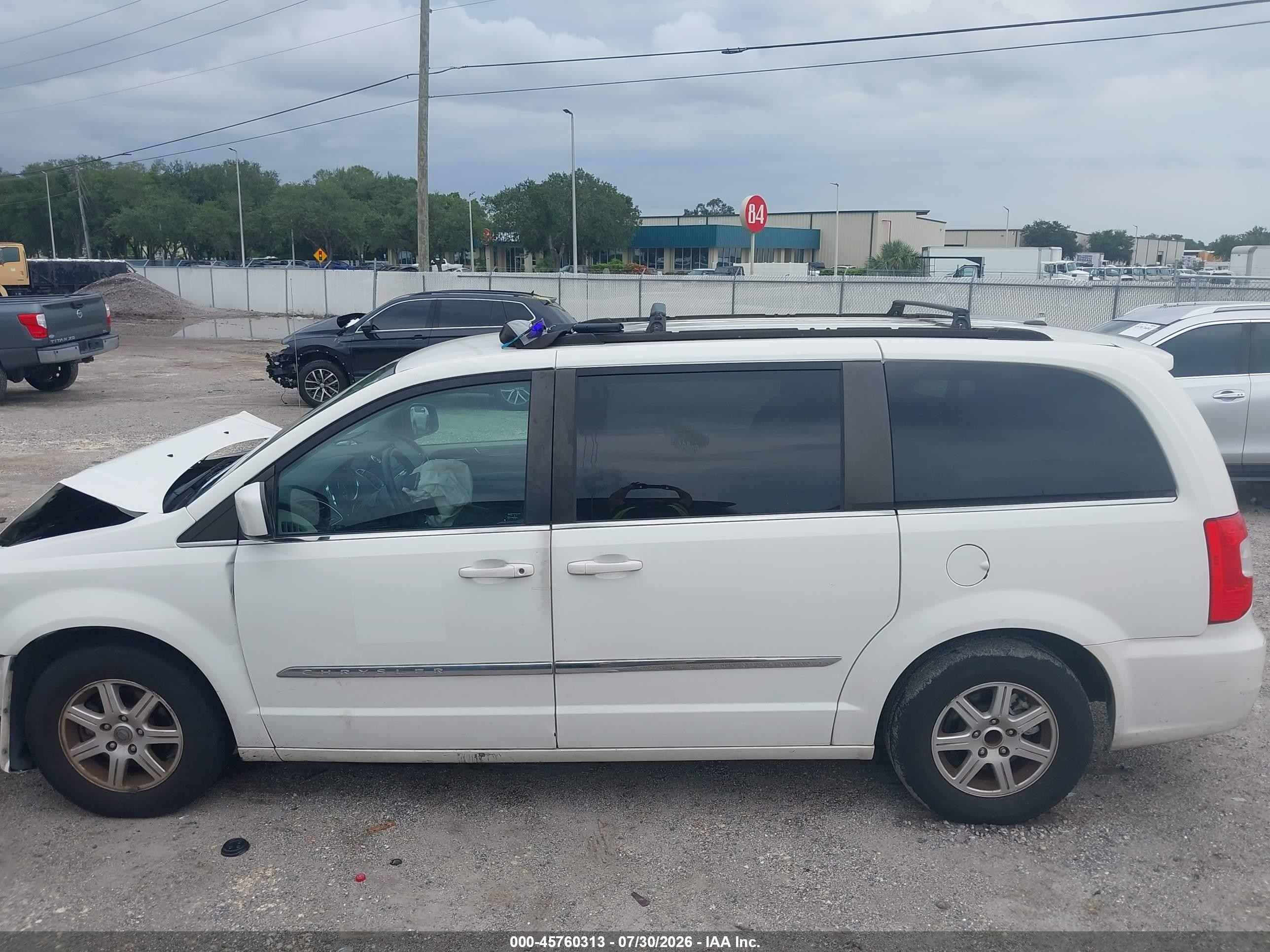 2011 Chrysler Town & Country Touring Белый vin: 2A4RR5DG1BR638357