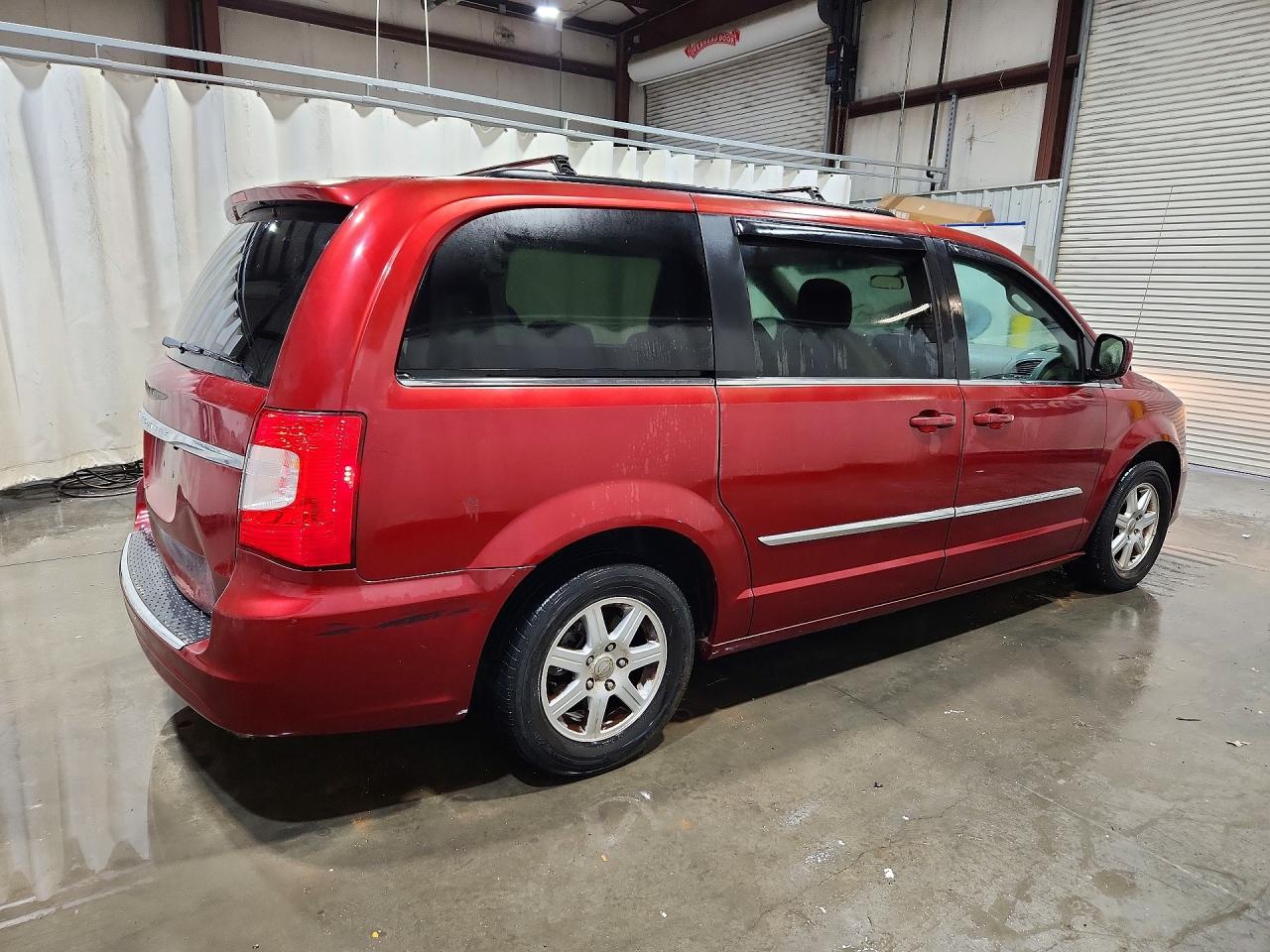 2011 Chrysler Town & Country Touring Красный vin: 2A4RR5DG1BR638648