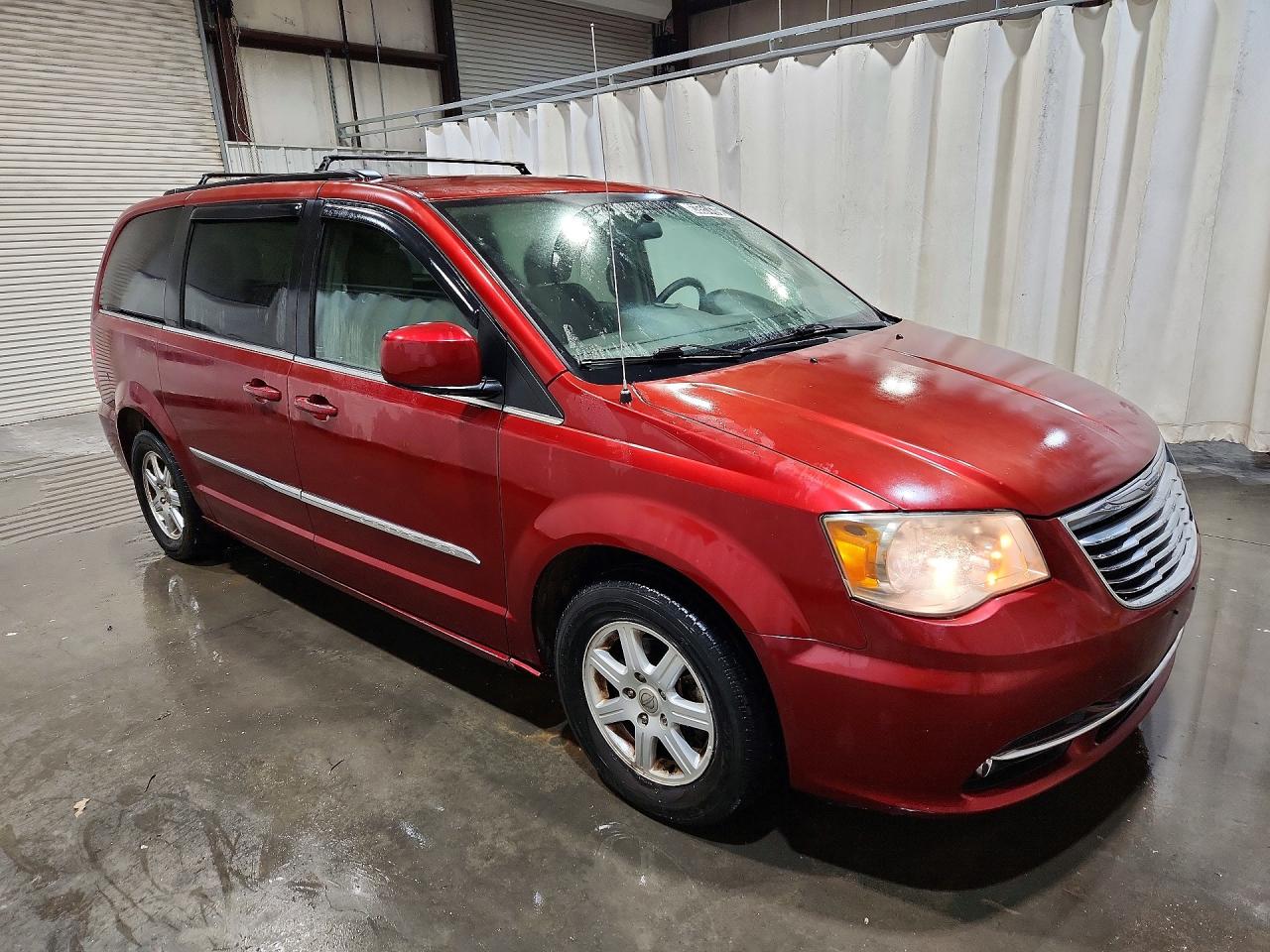 2011 Chrysler Town & Country Touring Красный vin: 2A4RR5DG1BR638648