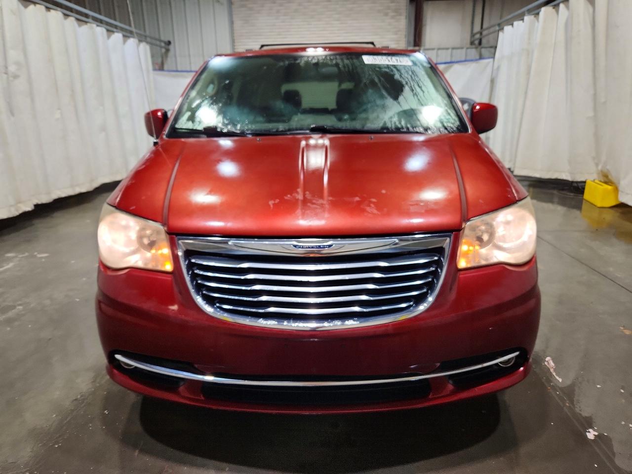 2011 Chrysler Town & Country Touring Красный vin: 2A4RR5DG1BR638648