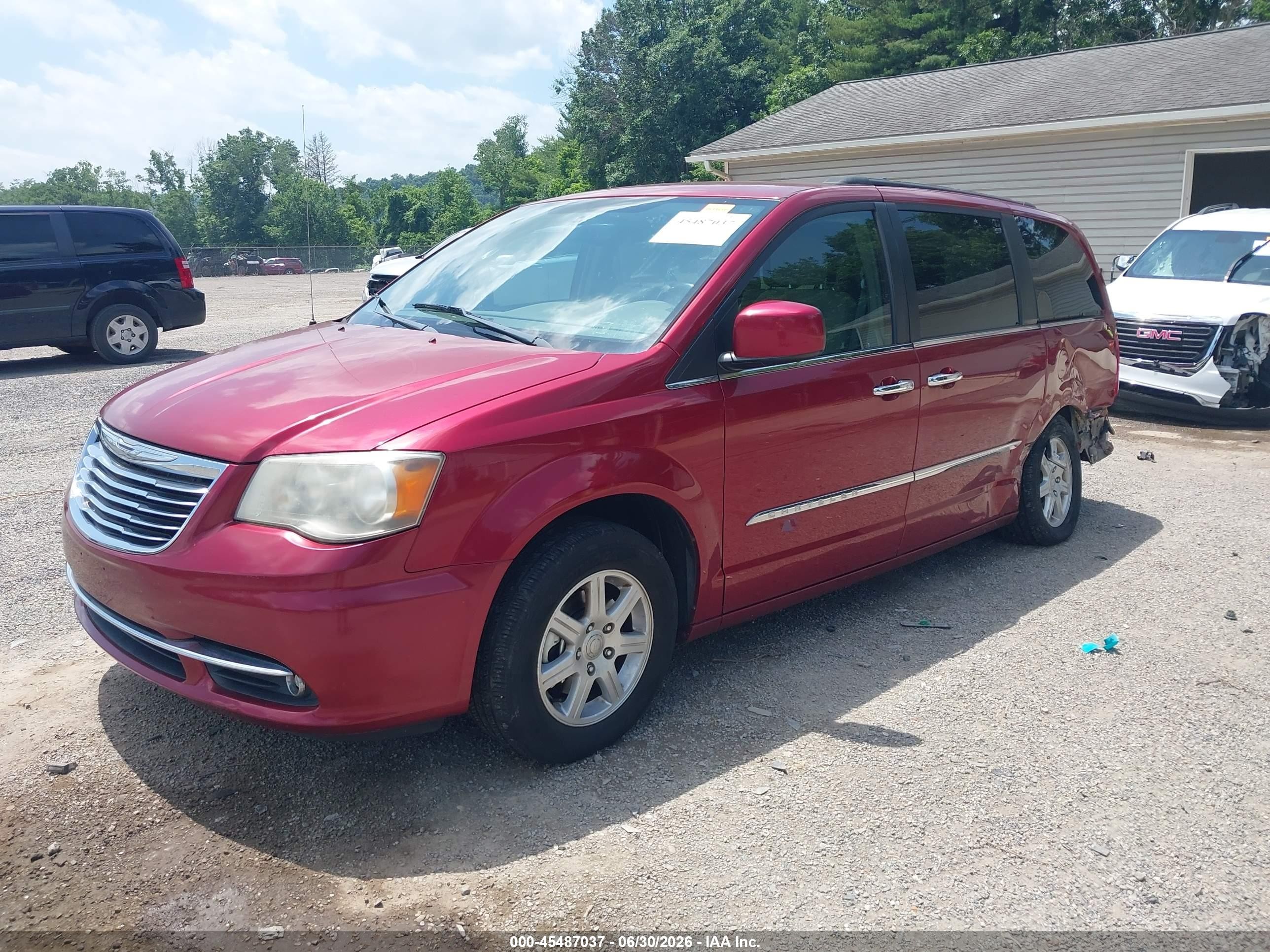2011 Chrysler Town & Country Touring Maroon vin: 2A4RR5DG1BR682083