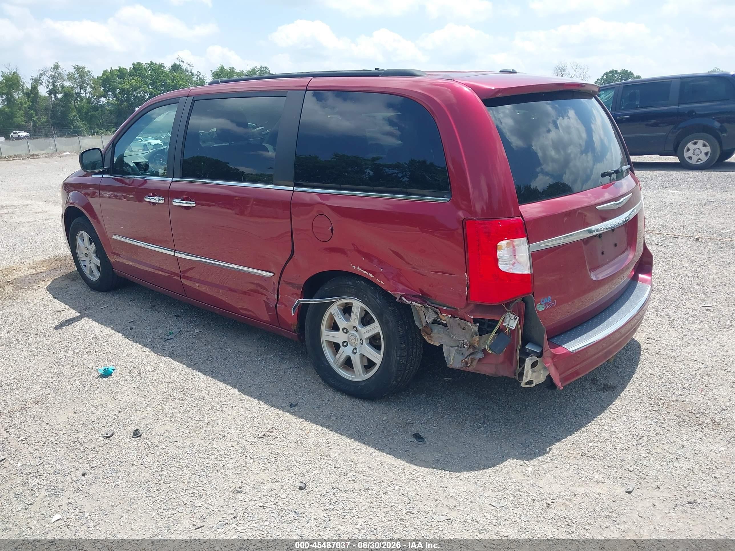 2011 Chrysler Town & Country Touring Maroon vin: 2A4RR5DG1BR682083