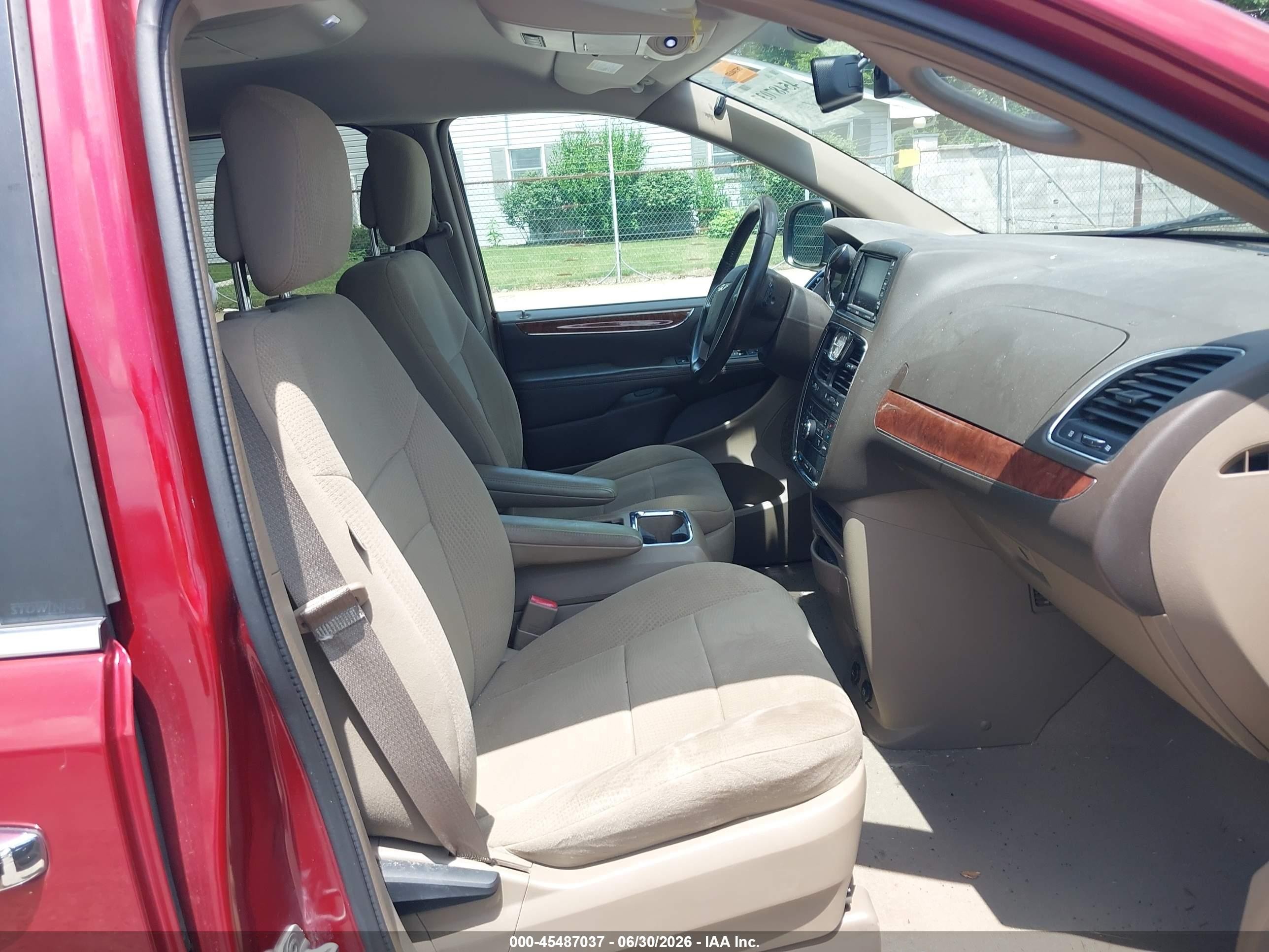 2011 Chrysler Town & Country Touring Maroon vin: 2A4RR5DG1BR682083