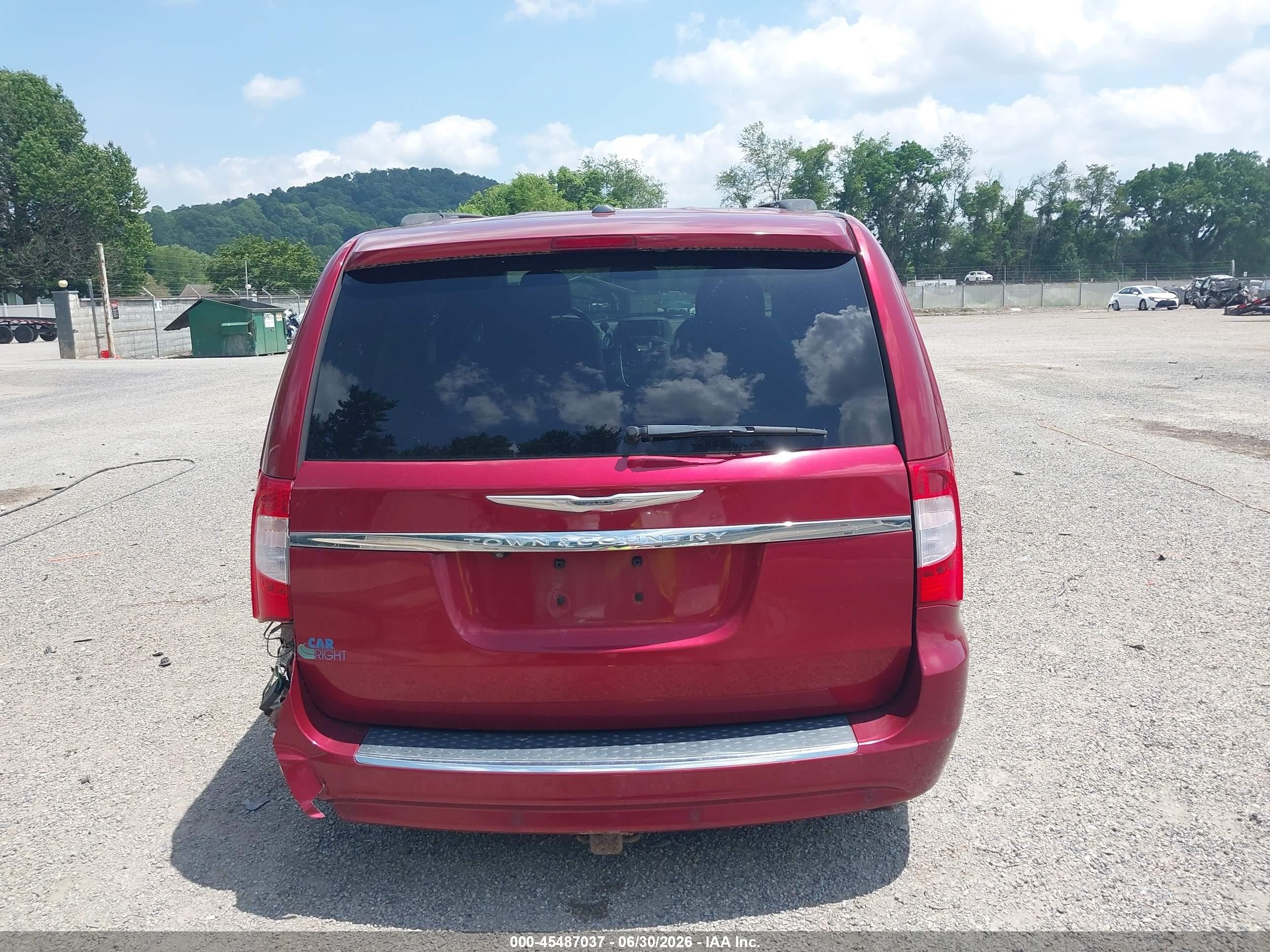 2011 Chrysler Town & Country Touring Maroon vin: 2A4RR5DG1BR682083