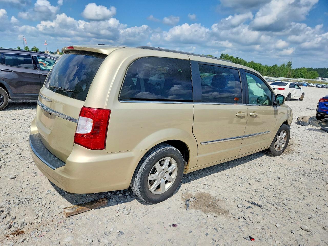 2011 Chrysler Town & Country Touring Beige vin: 2A4RR5DG1BR714028