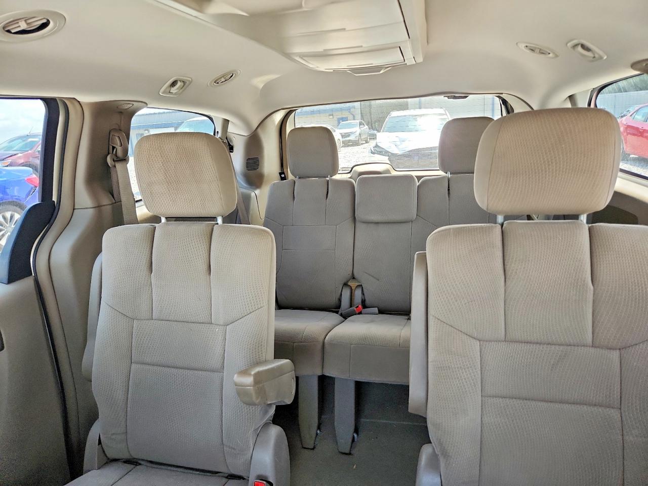 2011 Chrysler Town & Country Touring Beige vin: 2A4RR5DG1BR714028