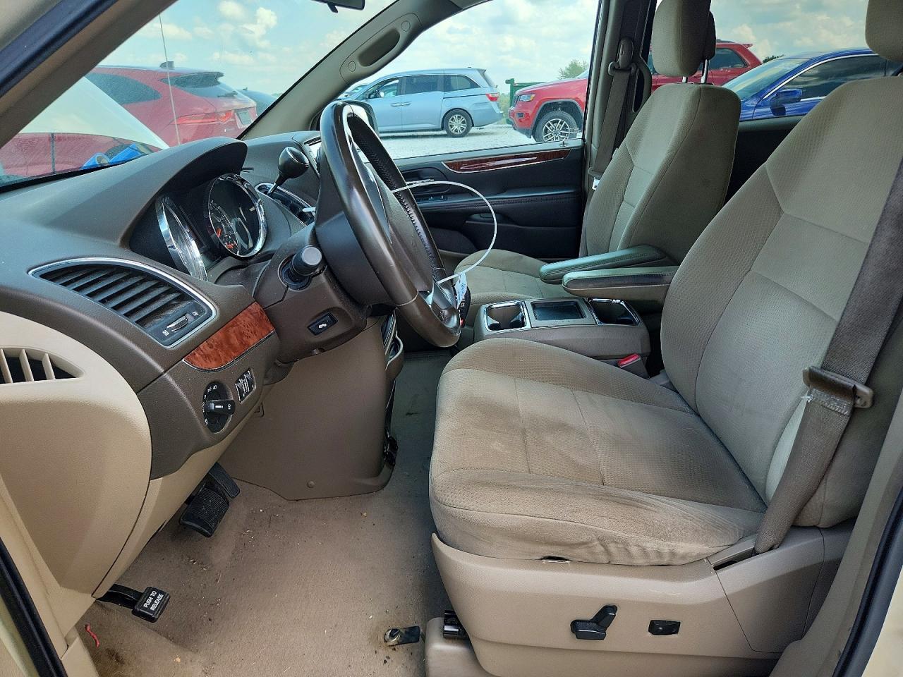 2011 Chrysler Town & Country Touring Beige vin: 2A4RR5DG1BR714028