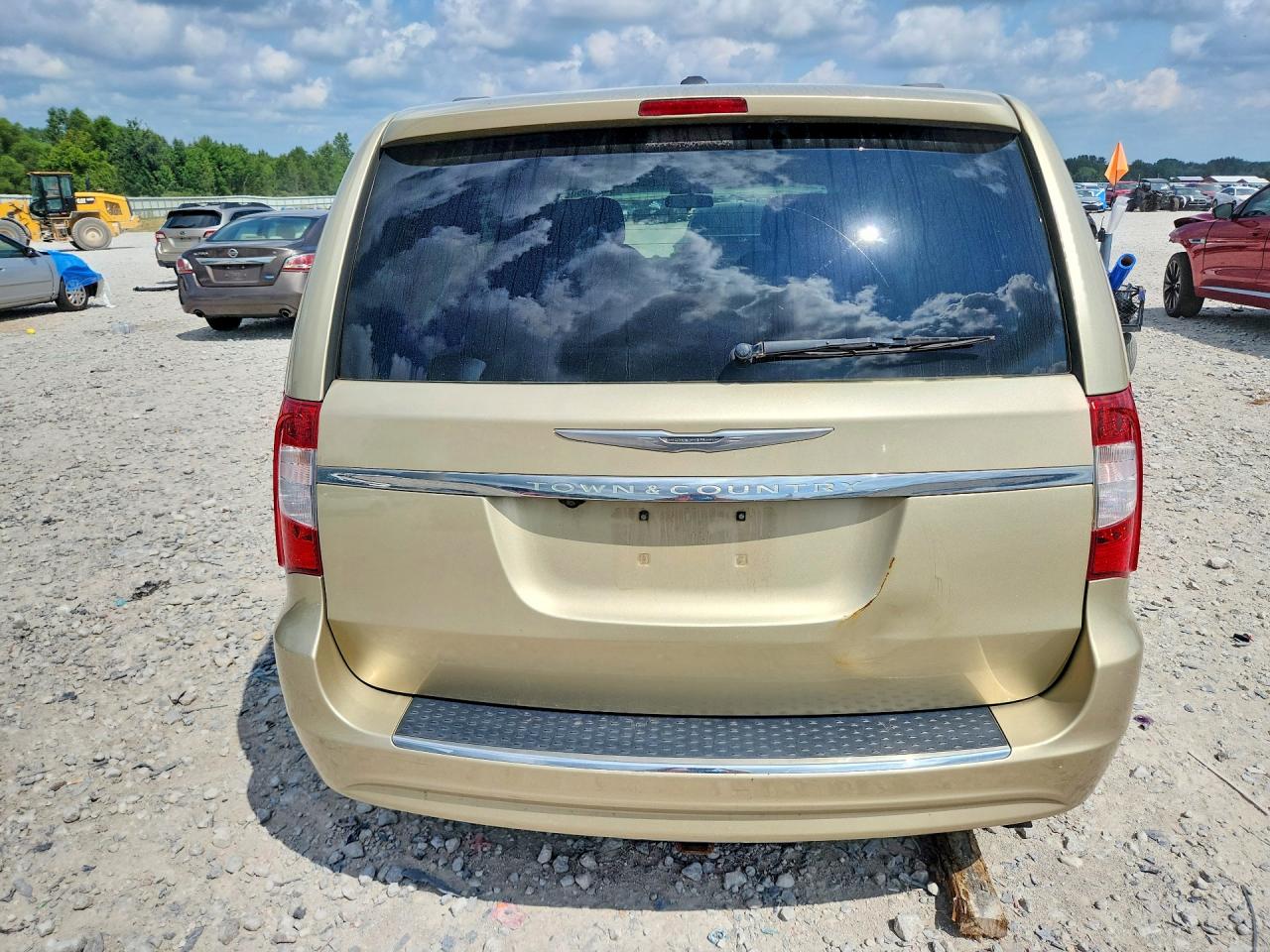 2011 Chrysler Town & Country Touring Beige vin: 2A4RR5DG1BR714028