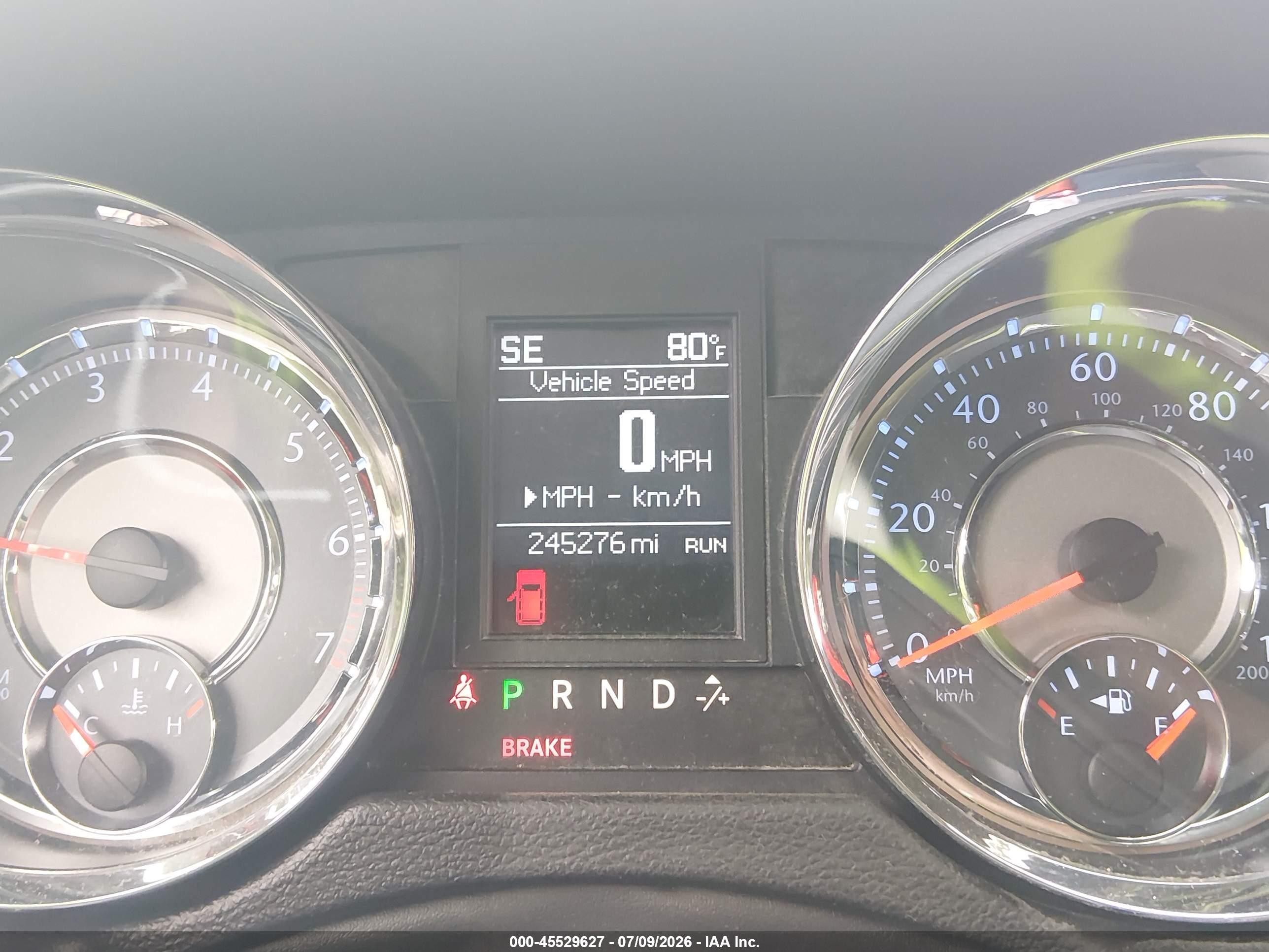 2011 Chrysler Town & Country Touring Red vin: 2A4RR5DG1BR716457