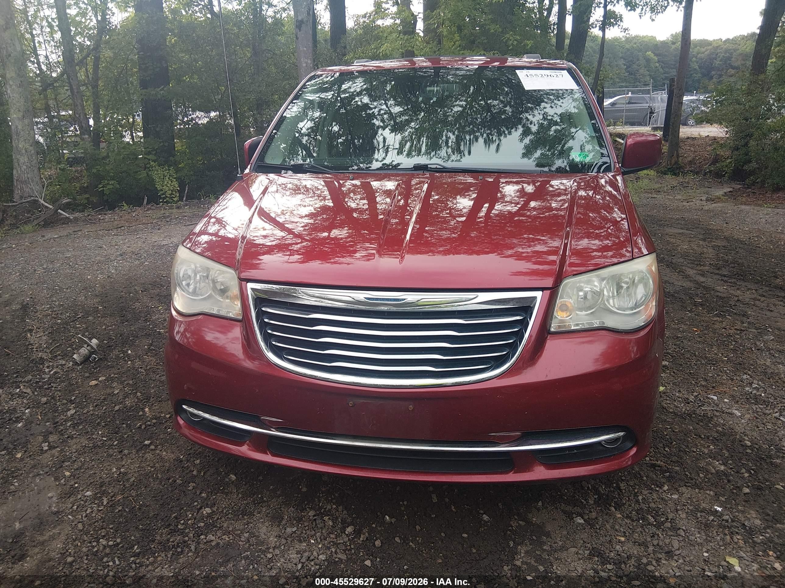 2011 Chrysler Town & Country Touring Red vin: 2A4RR5DG1BR716457