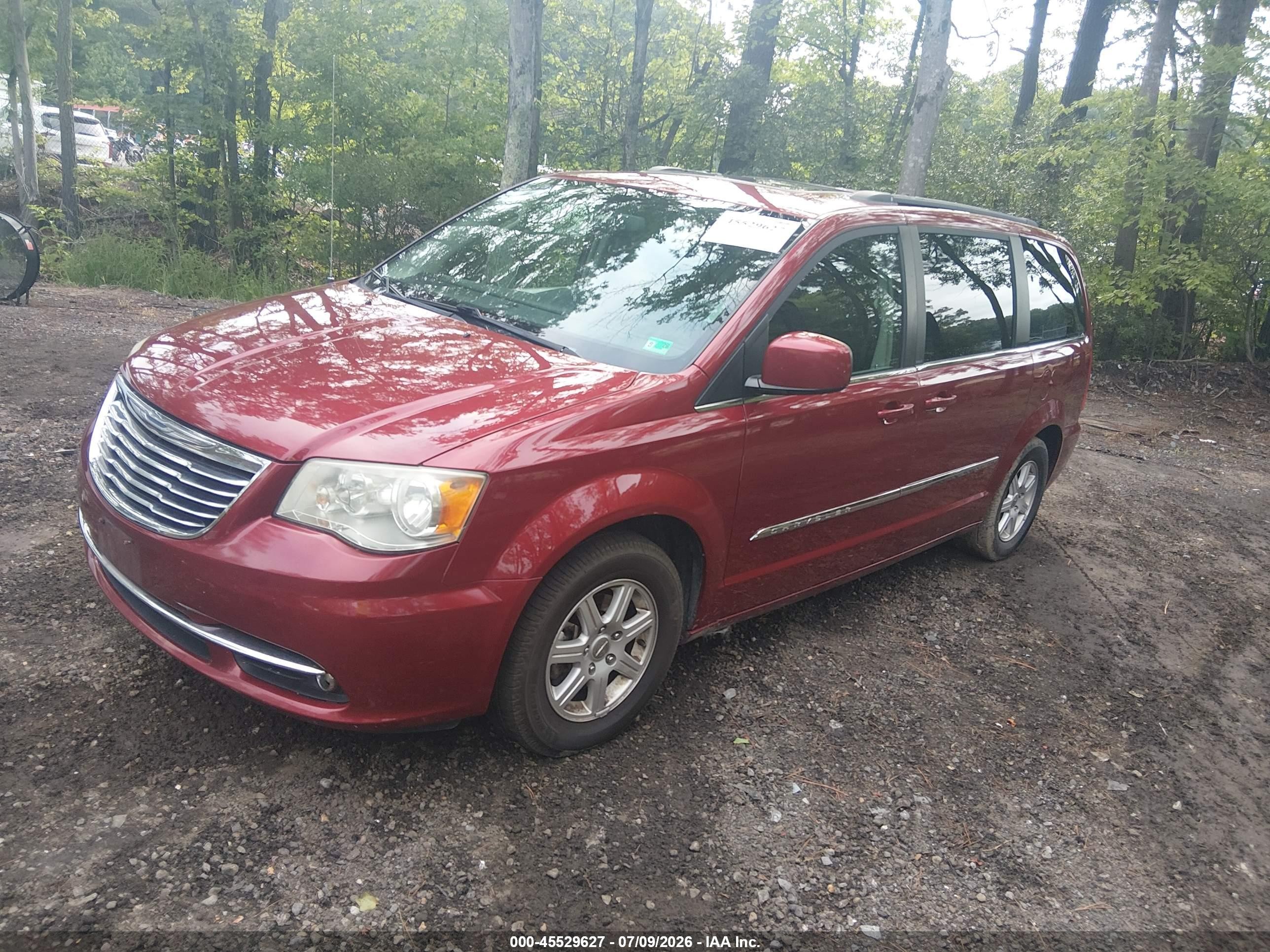 2011 Chrysler Town & Country Touring Red vin: 2A4RR5DG1BR716457