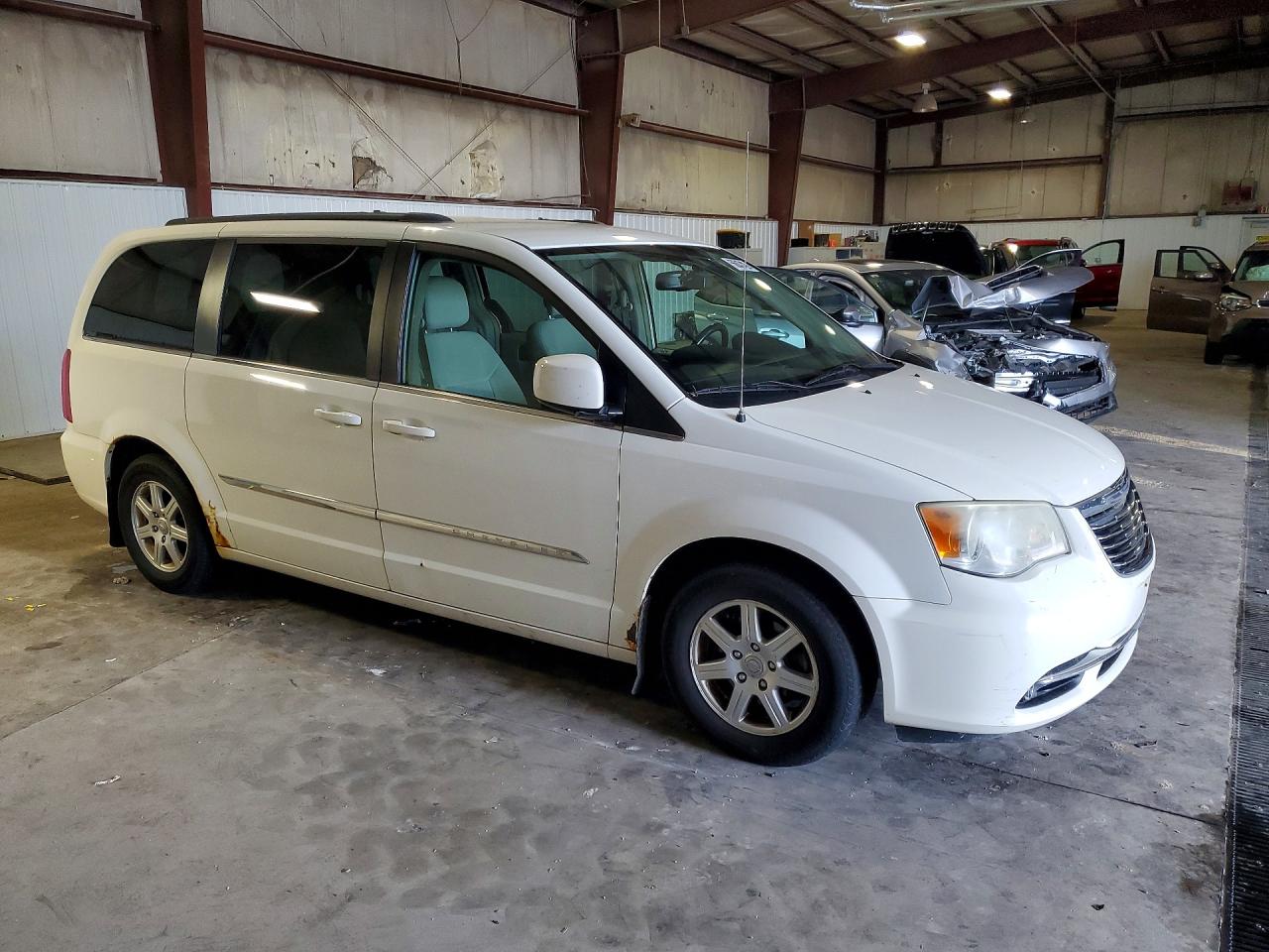 2011 Chrysler Town & Country Touring White vin: 2A4RR5DG1BR720055