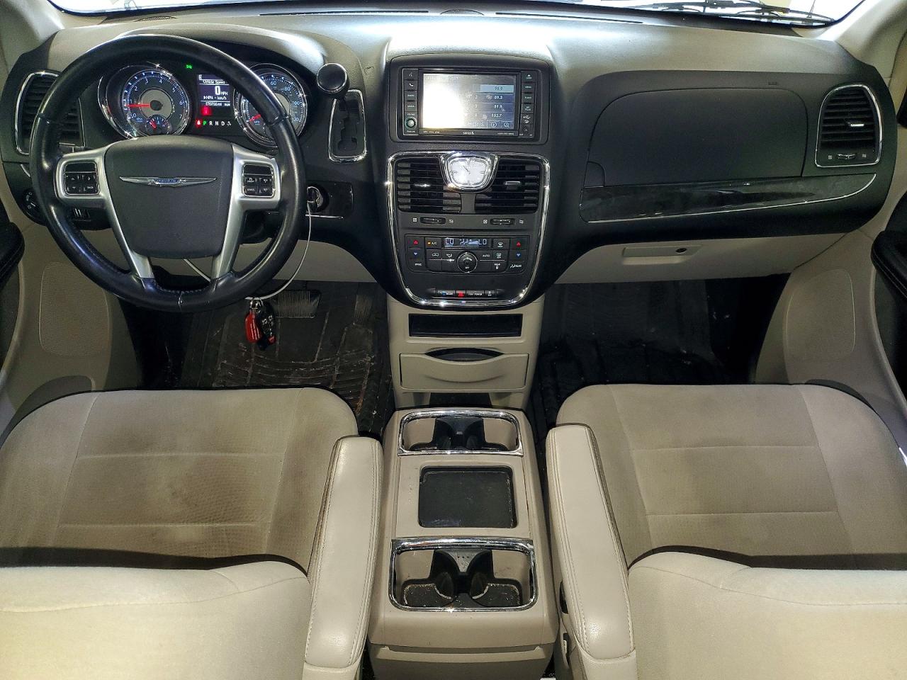 2011 Chrysler Town & Country Touring White vin: 2A4RR5DG1BR720055