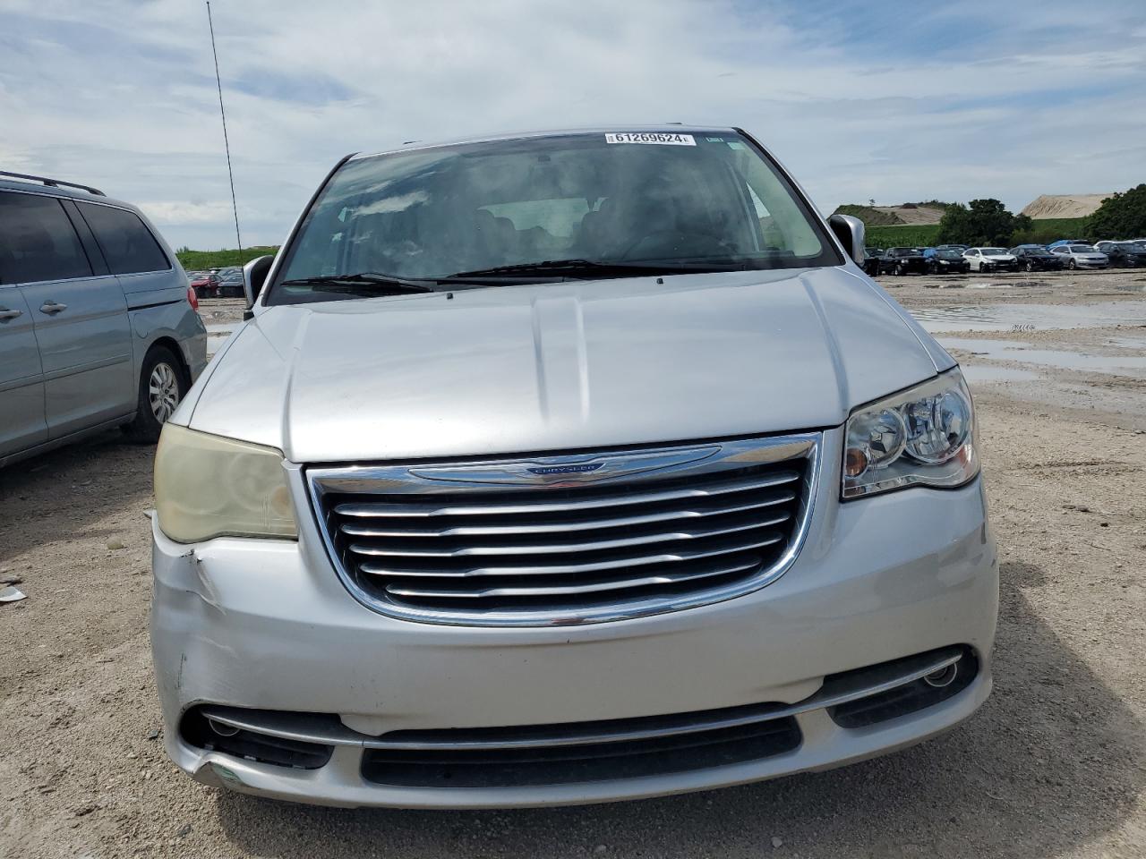 2011 Chrysler Town & Country Touring Silver vin: 2A4RR5DG1BR723490