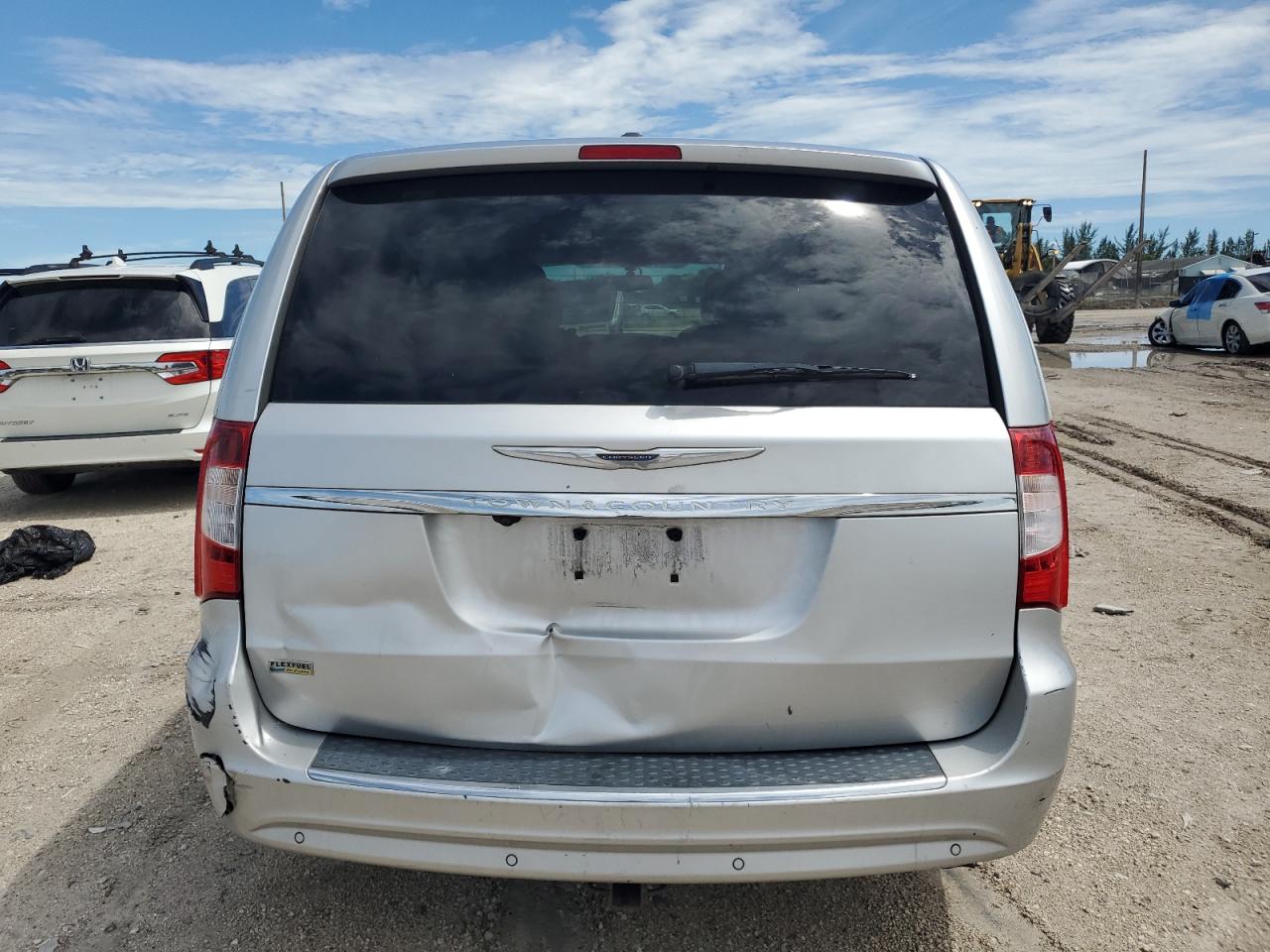 2011 Chrysler Town & Country Touring Silver vin: 2A4RR5DG1BR723490
