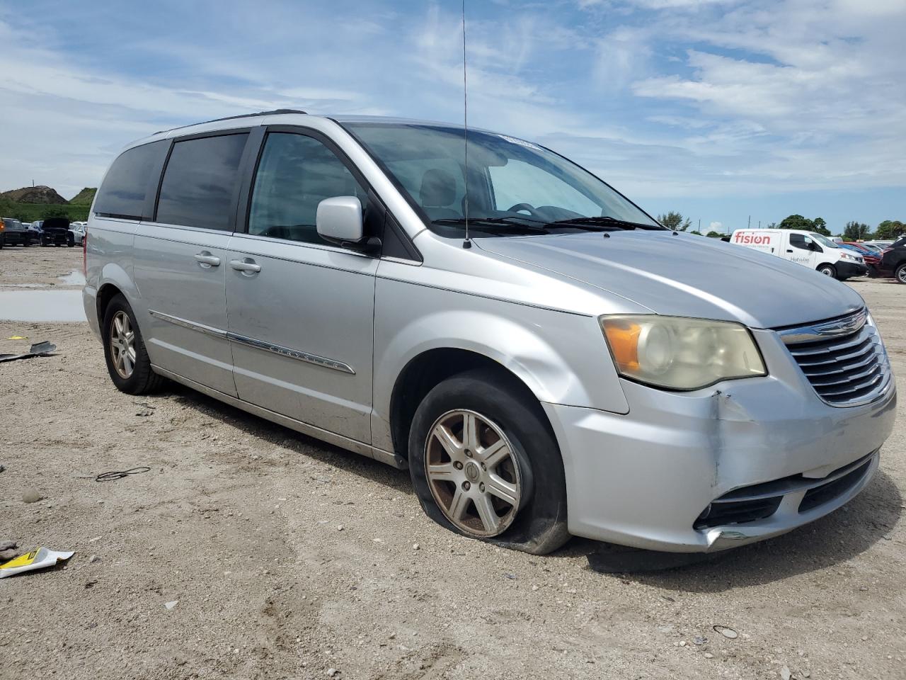 2011 Chrysler Town & Country Touring Silver vin: 2A4RR5DG1BR723490