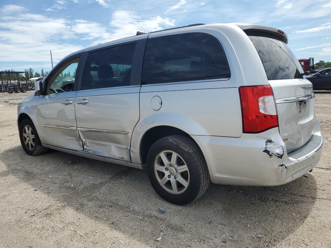 2011 Chrysler Town & Country Touring Silver vin: 2A4RR5DG1BR723490
