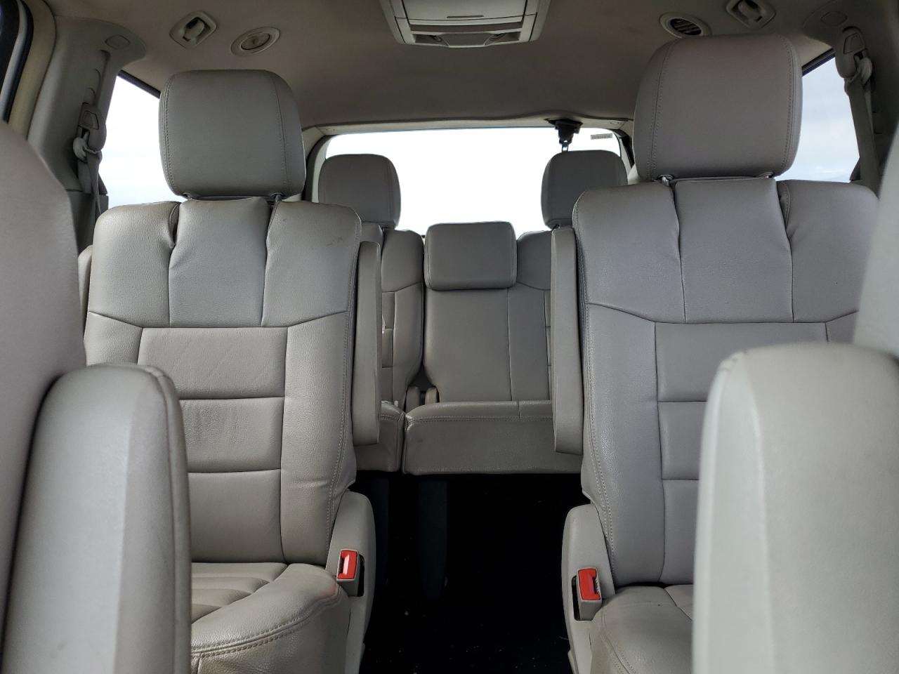 2011 Chrysler Town & Country Touring Silver vin: 2A4RR5DG1BR723490