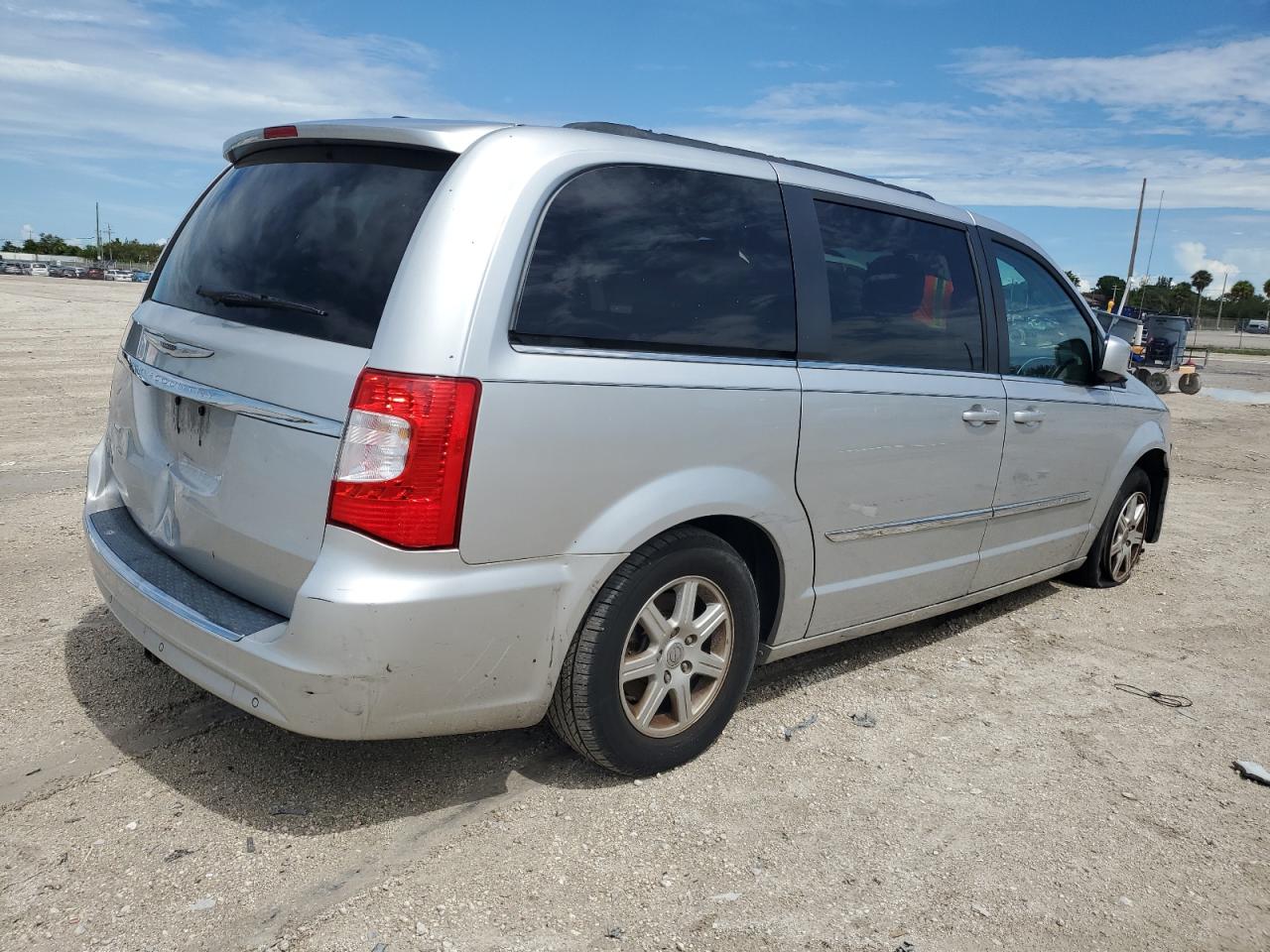 2011 Chrysler Town & Country Touring Silver vin: 2A4RR5DG1BR723490