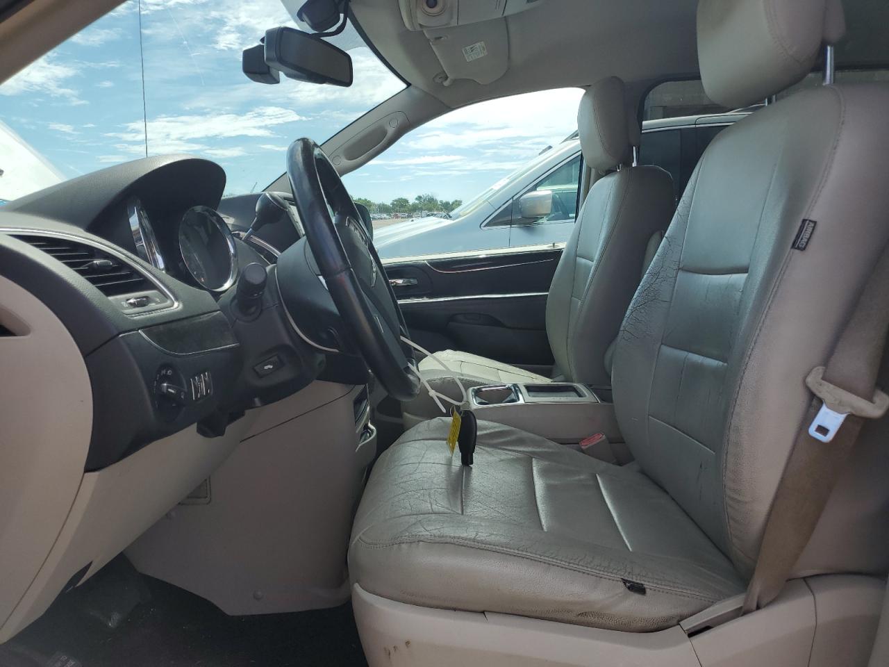 2011 Chrysler Town & Country Touring Silver vin: 2A4RR5DG1BR723490