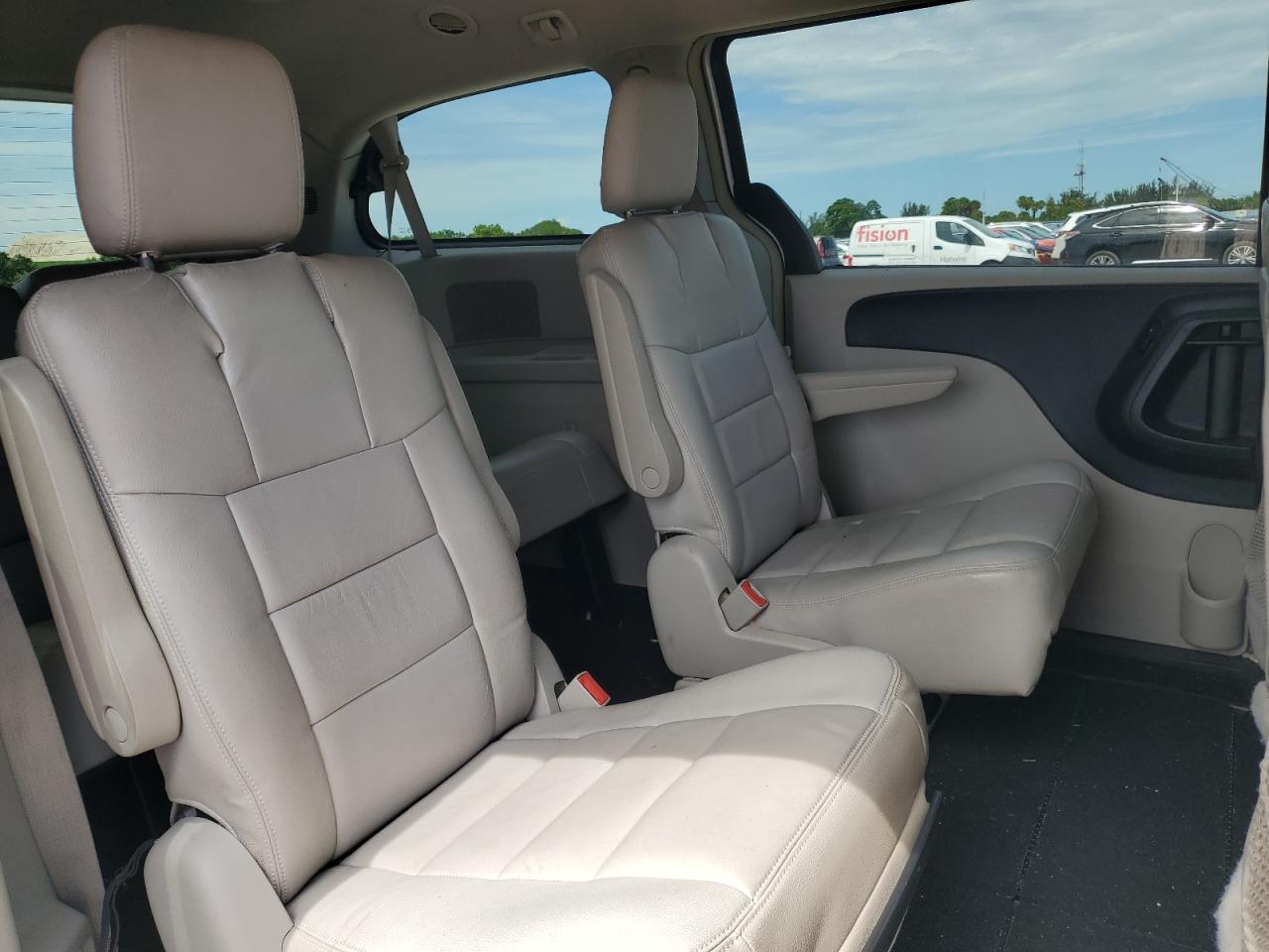 2011 Chrysler Town & Country Touring Silver vin: 2A4RR5DG1BR723490