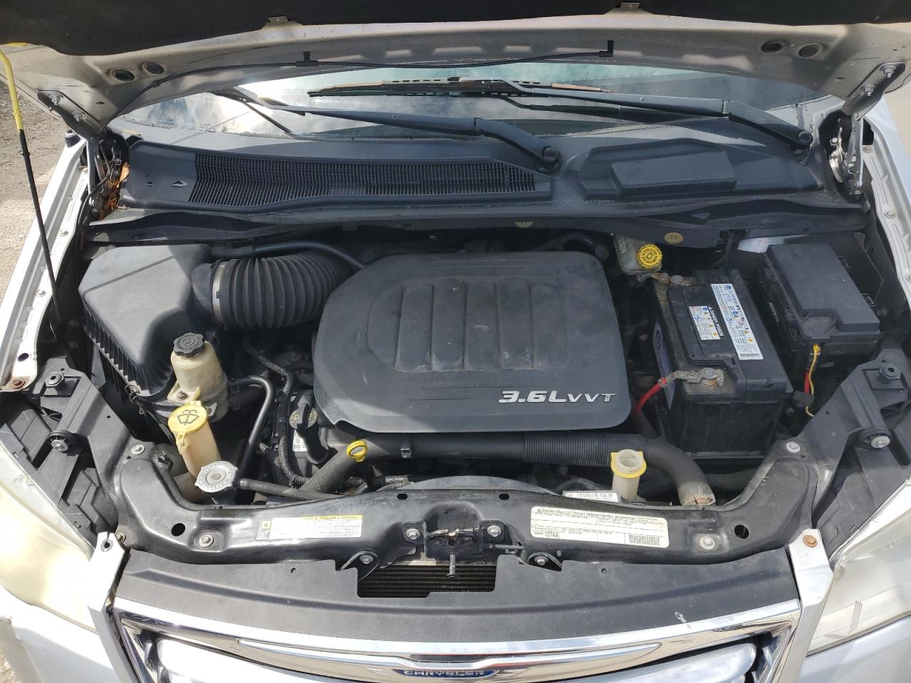 2011 Chrysler Town & Country Touring Silver vin: 2A4RR5DG1BR723490